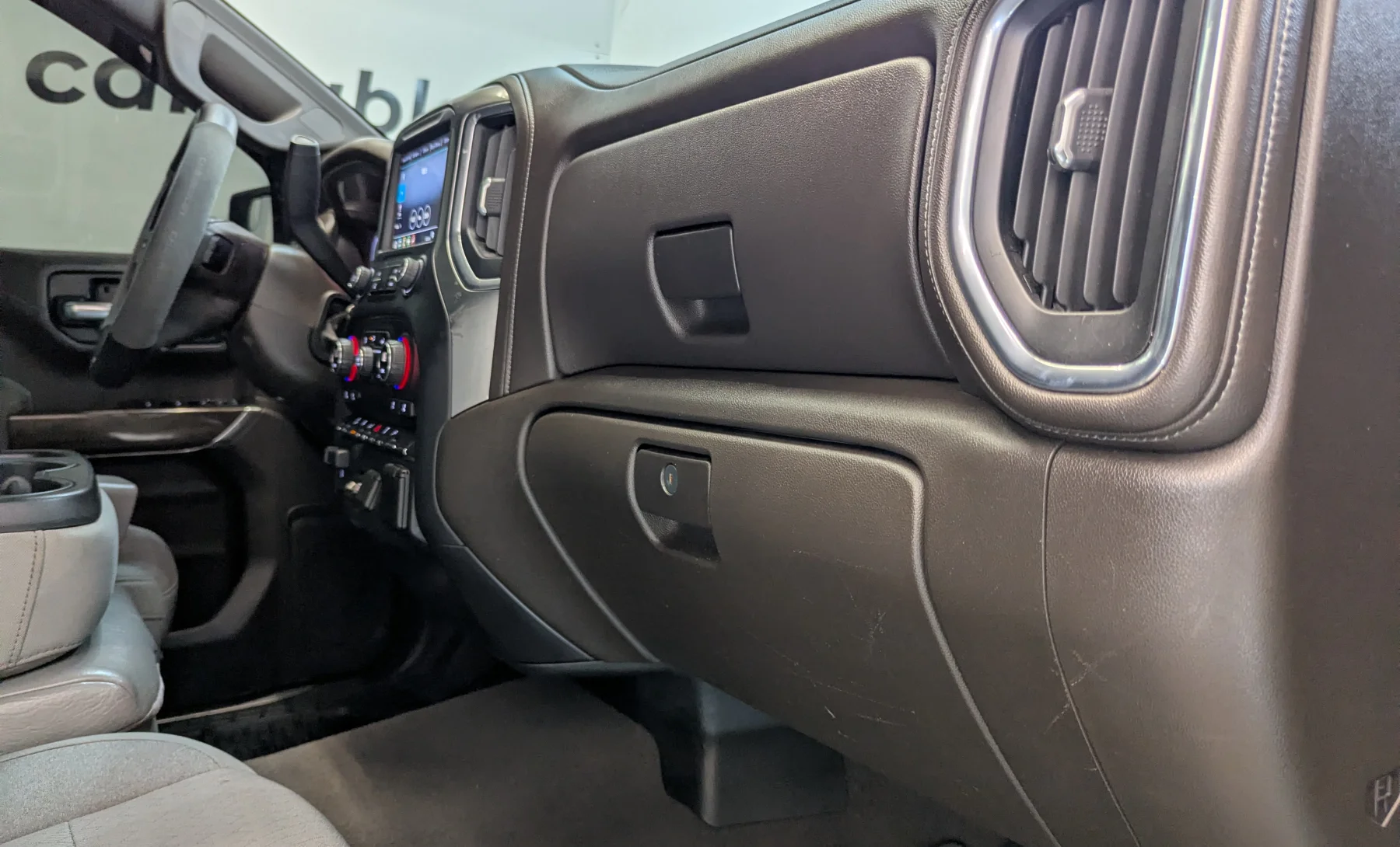 Chevrolet Silverado 1500 Custom 2019 — interior 8 de 10