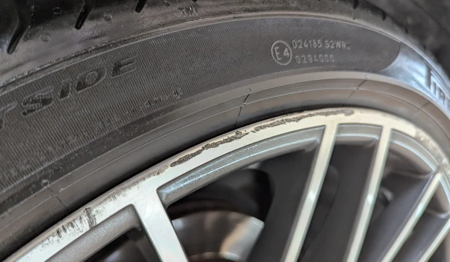 Porsche Cayenne S 2023 — imperfección 3 de 3
