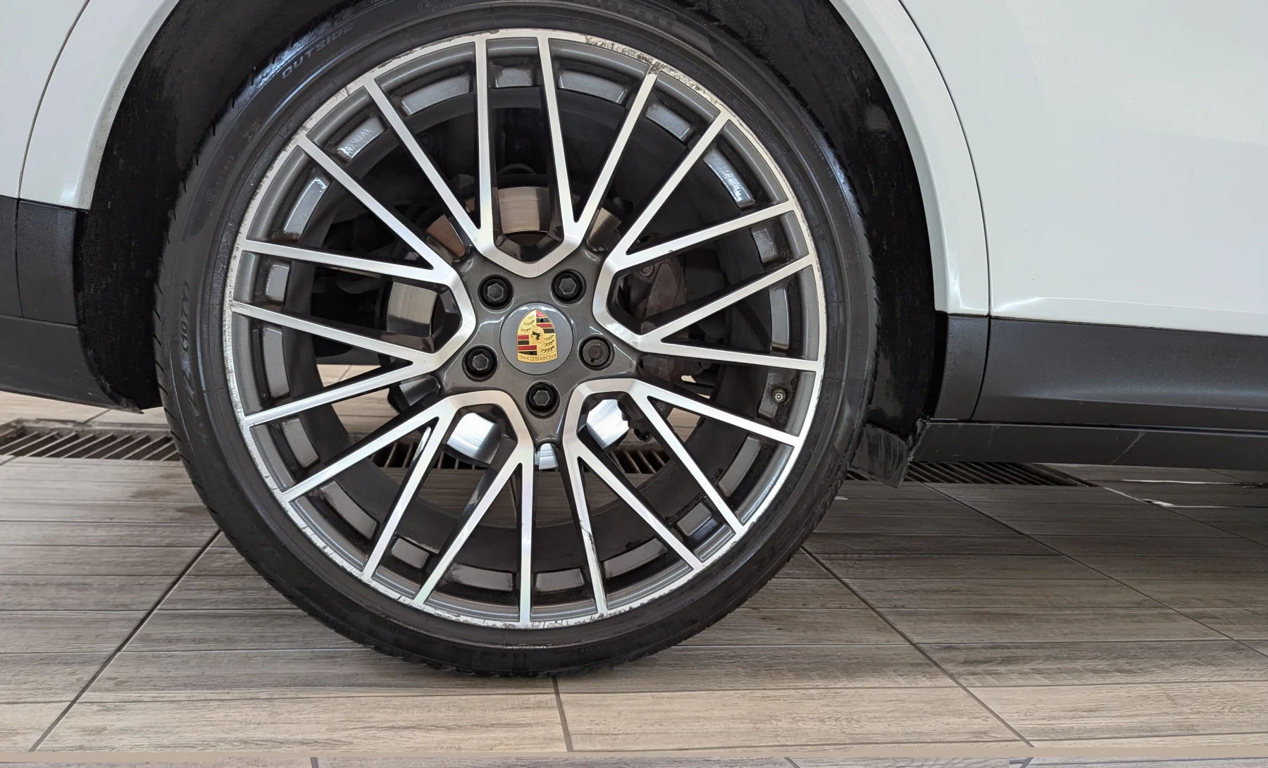 Porsche Cayenne S 2023 — exterior 10 de 10