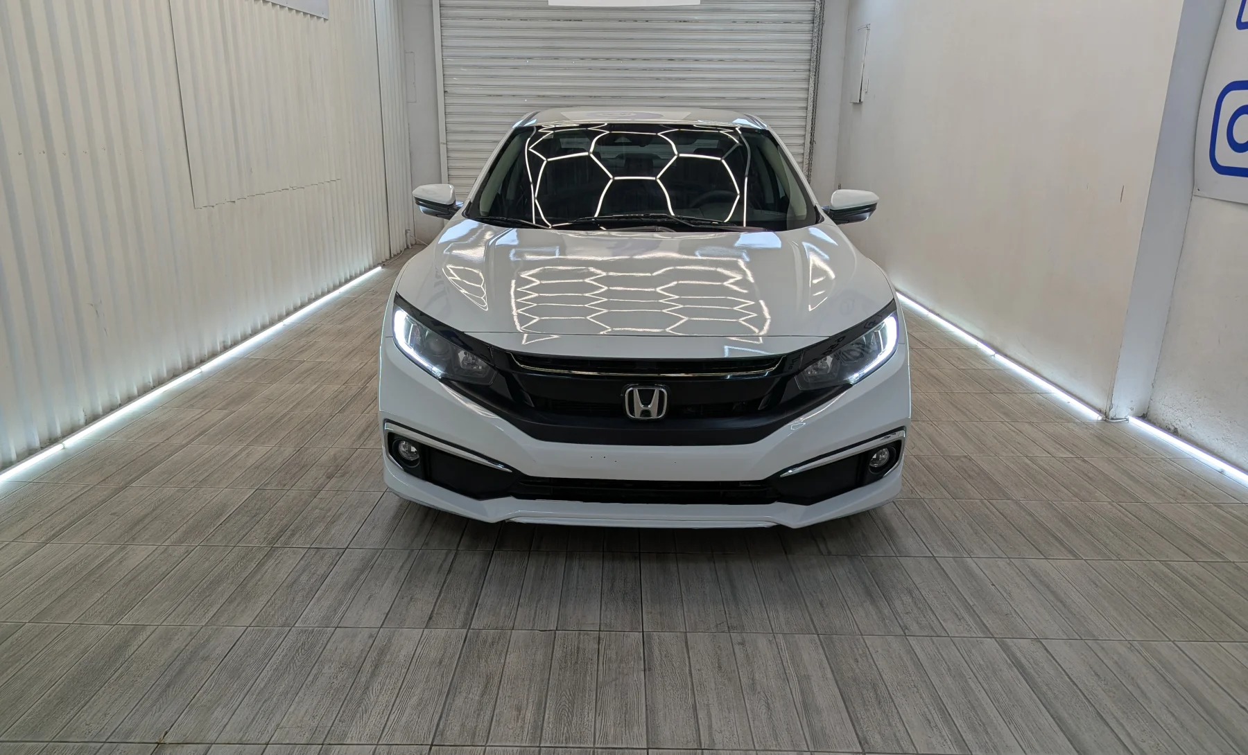 Honda Civic LX 2020 — exterior 2 de 10