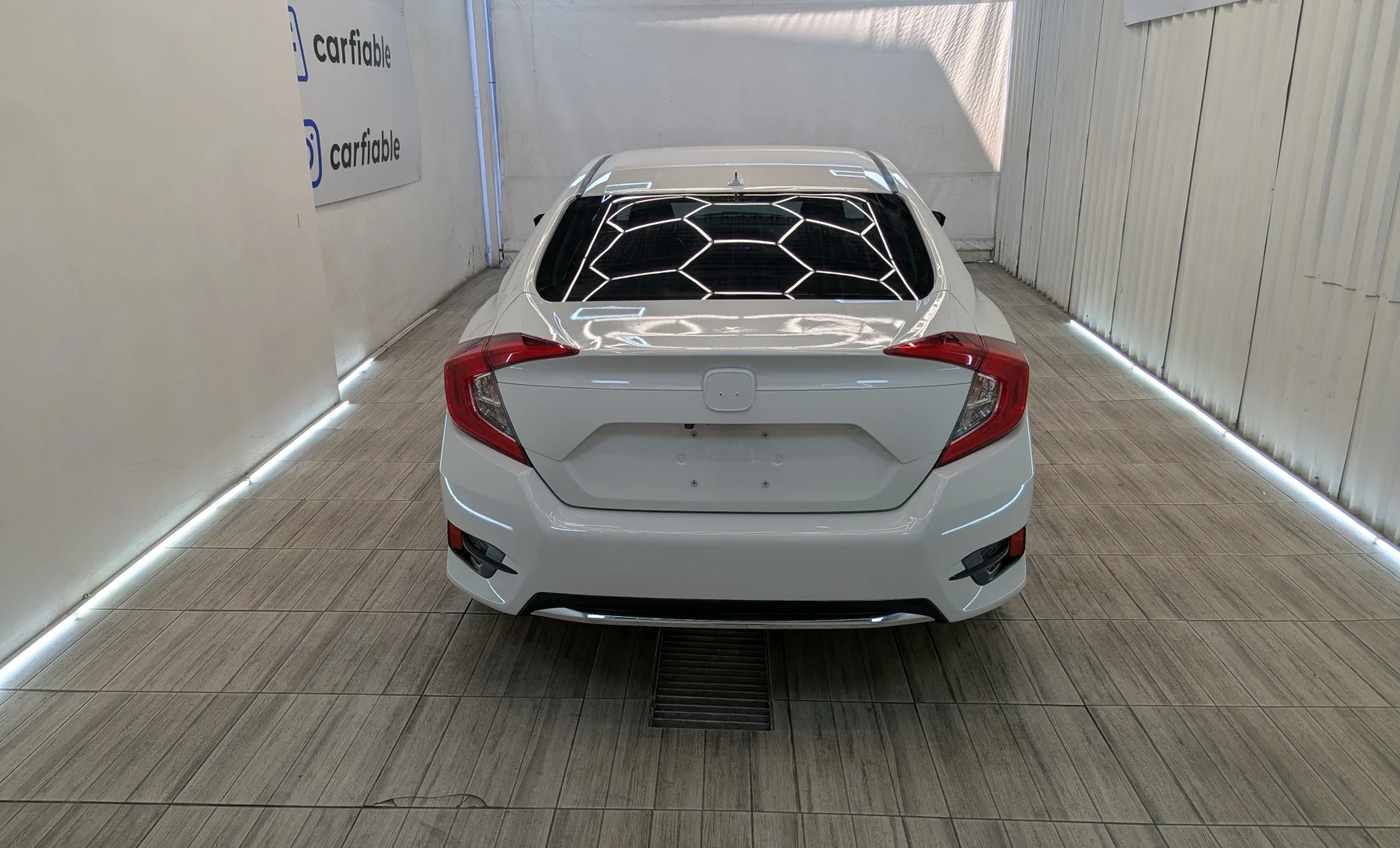 Honda Civic LX 2020 — exterior 5 de 10
