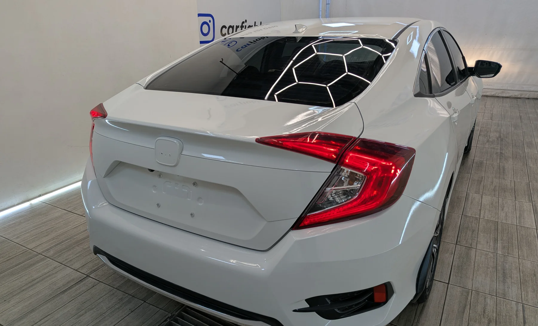 Honda Civic LX 2020 — exterior 7 de 10