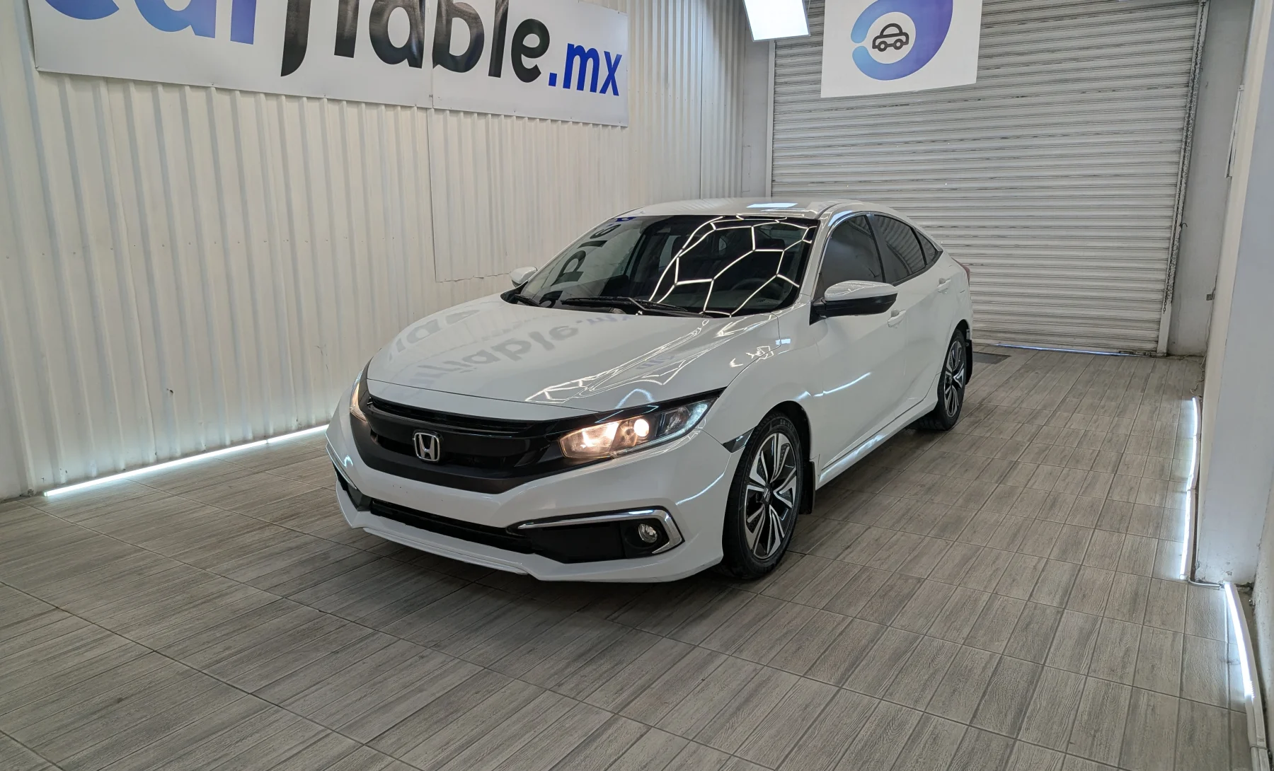 Honda Civic LX 2020 — exterior 1 de 10