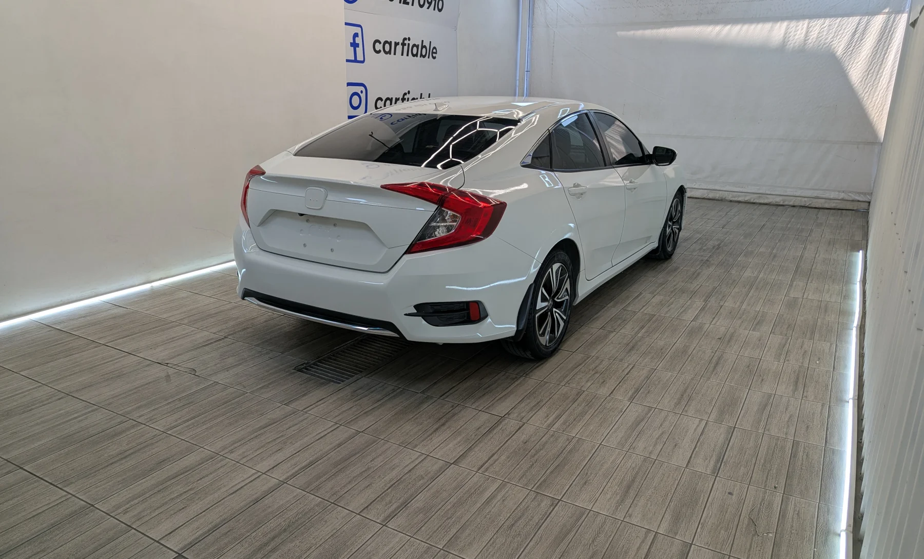 Honda Civic LX 2020 — exterior 4 de 10