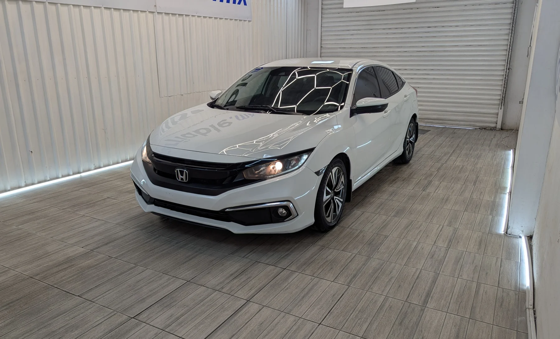 Honda Civic LX 2020 — exterior 1 de 10