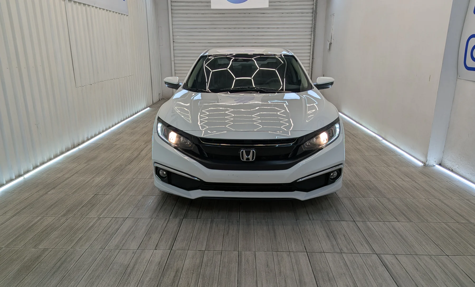 Honda Civic LX 2020 — exterior 2 de 10