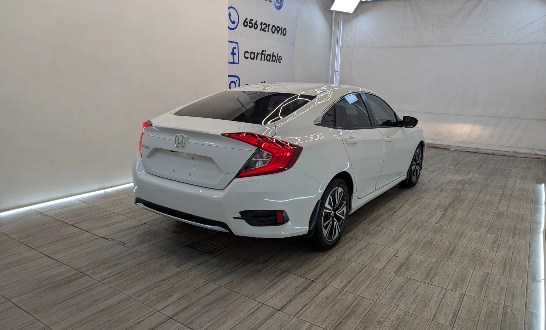 Honda Civic LX 2020 — exterior 4 de 10
