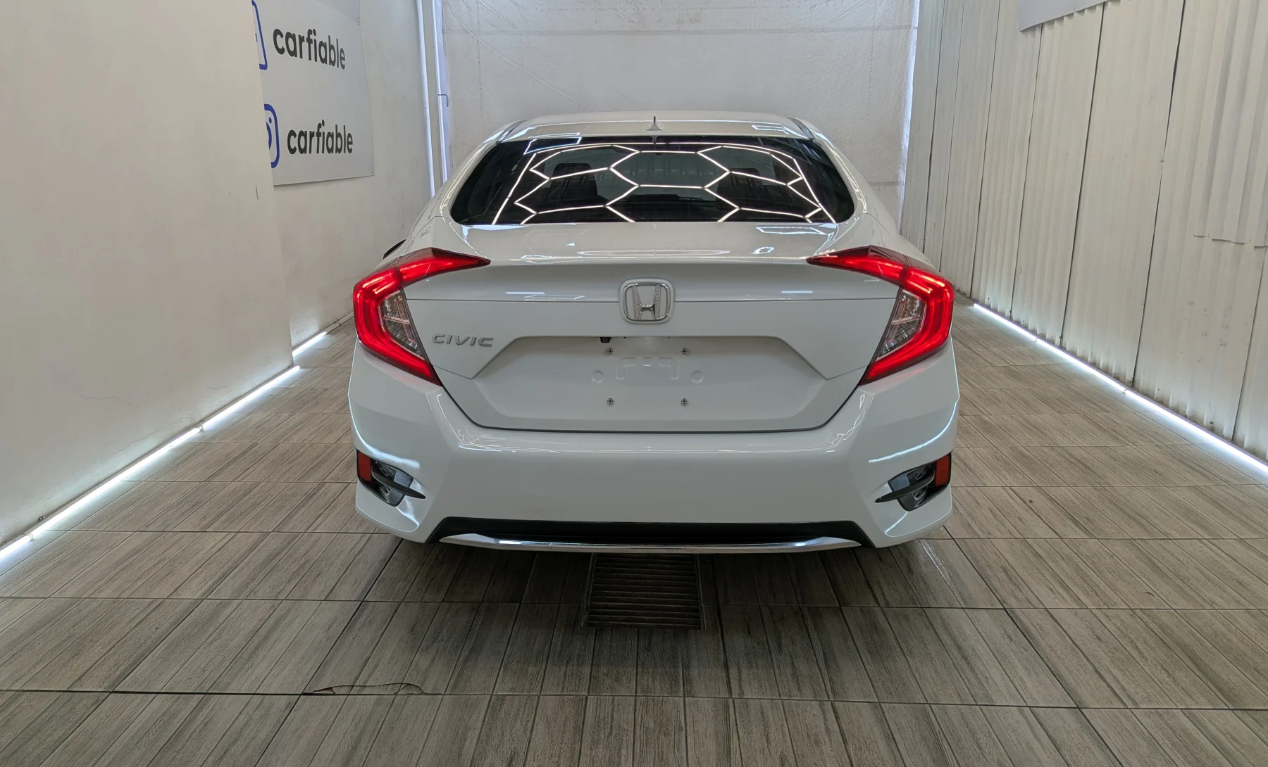 Honda Civic LX 2020 — exterior 5 de 10