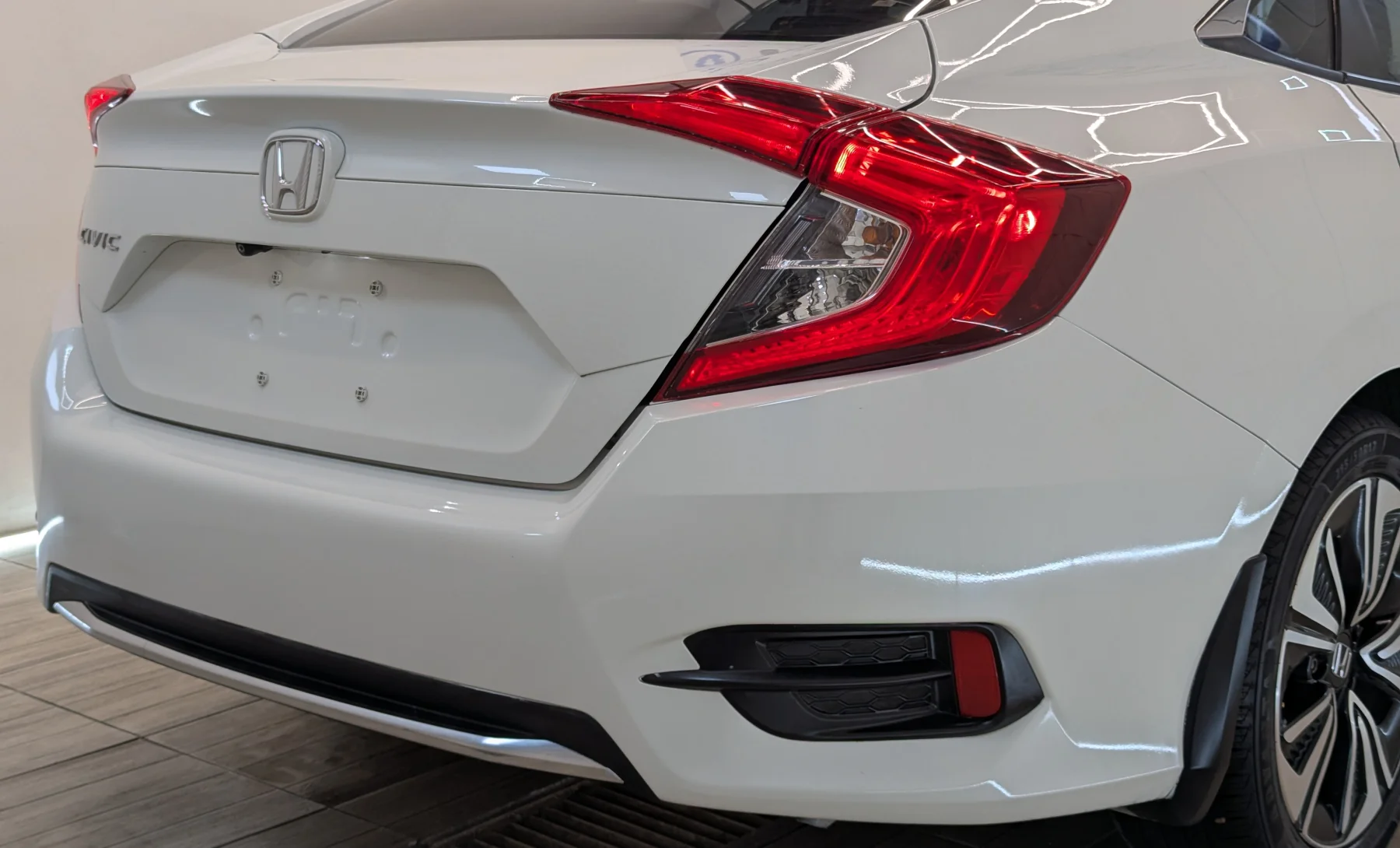 Honda Civic LX 2020 — exterior 9 de 10