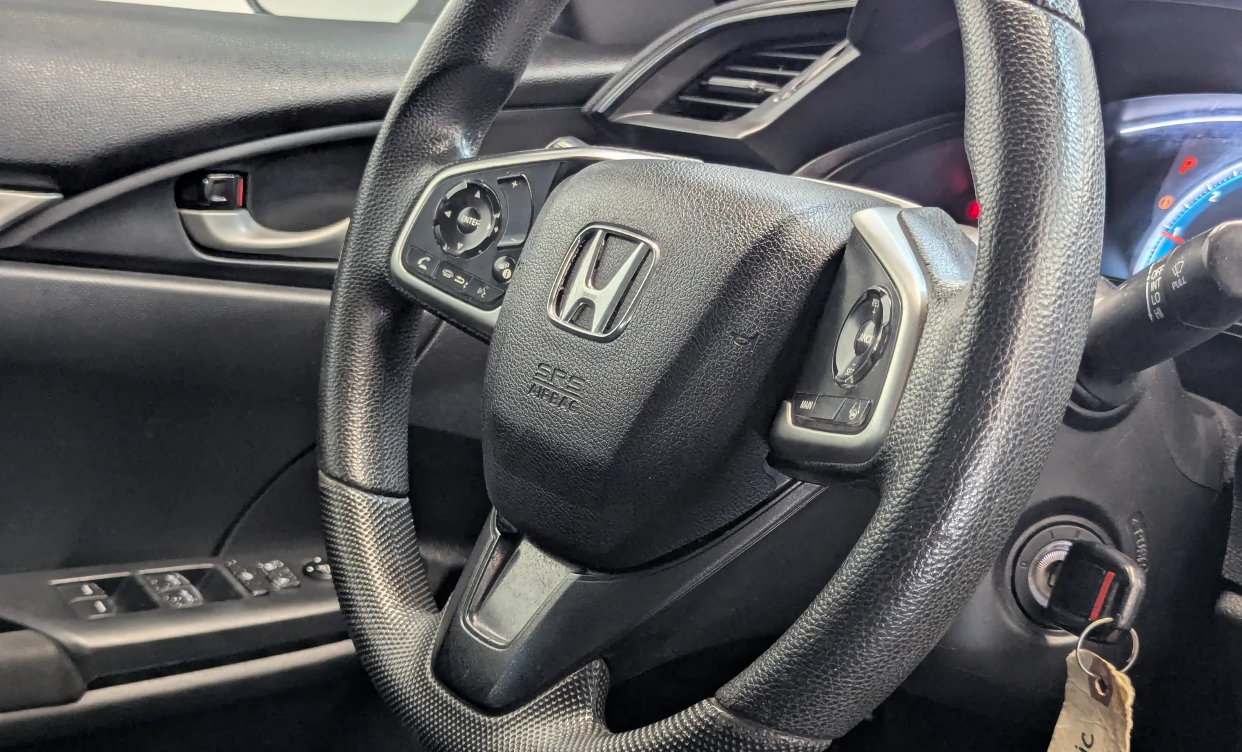 Honda Civic LX 2020 — interior 2 de 10