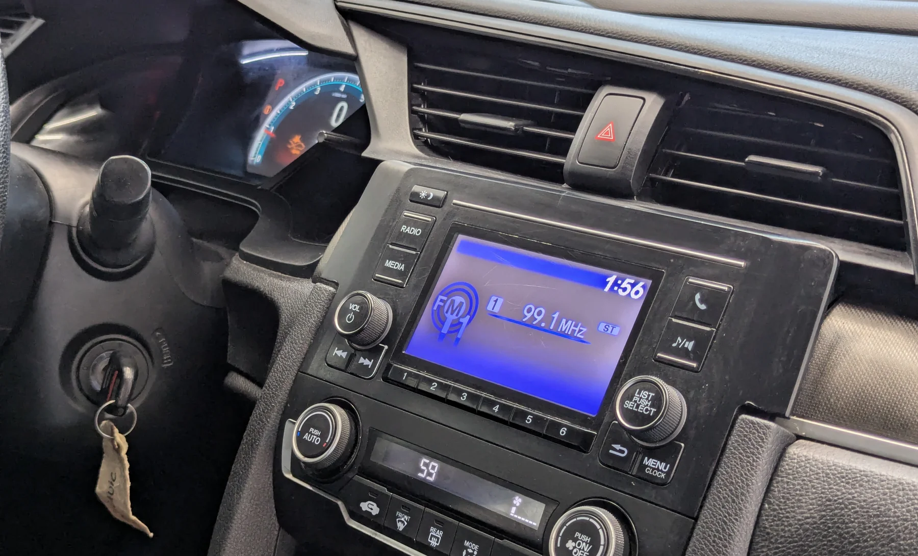 Honda Civic LX 2020 — interior 6 de 10