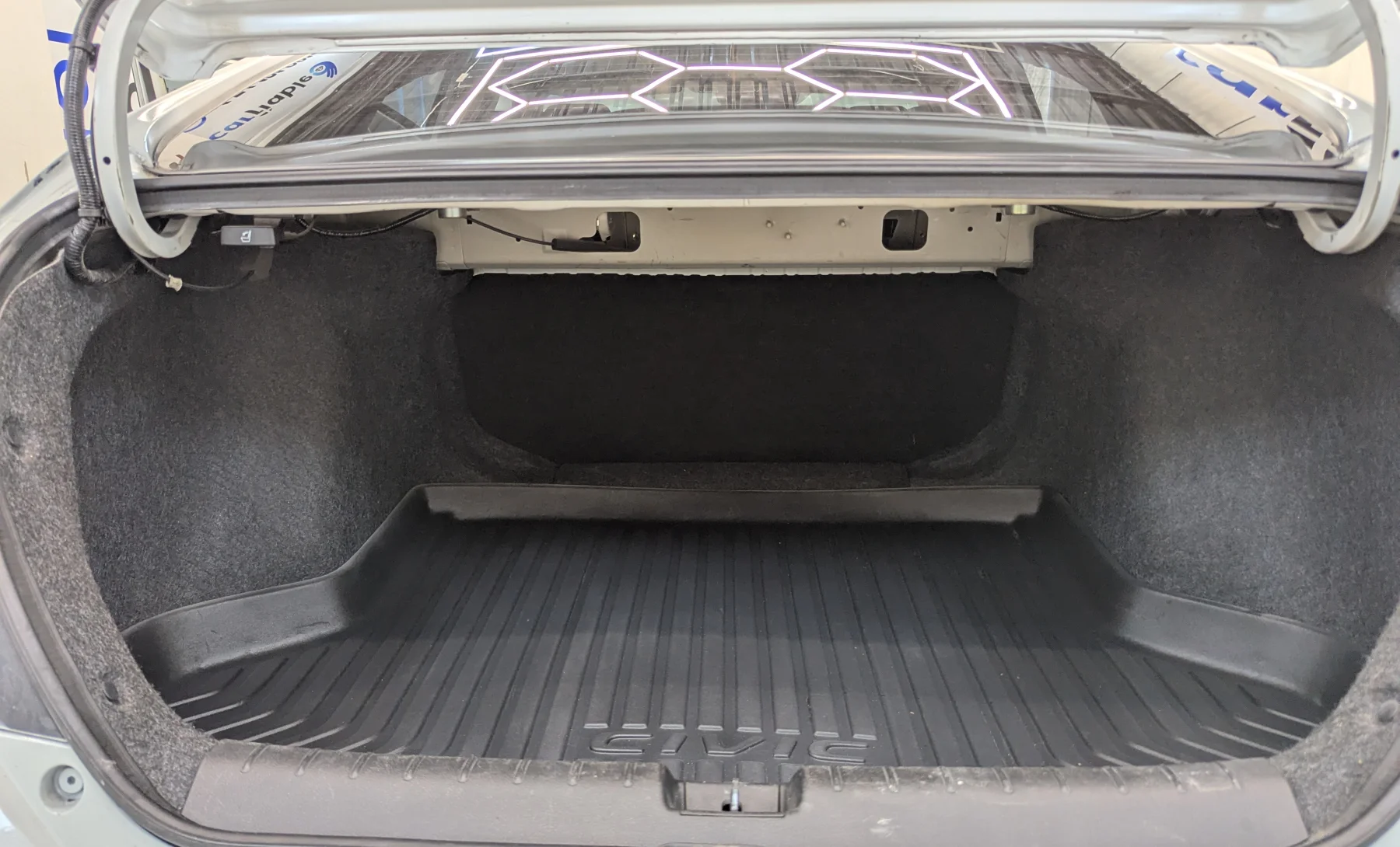 Honda Civic LX 2020 — interior 10 de 10
