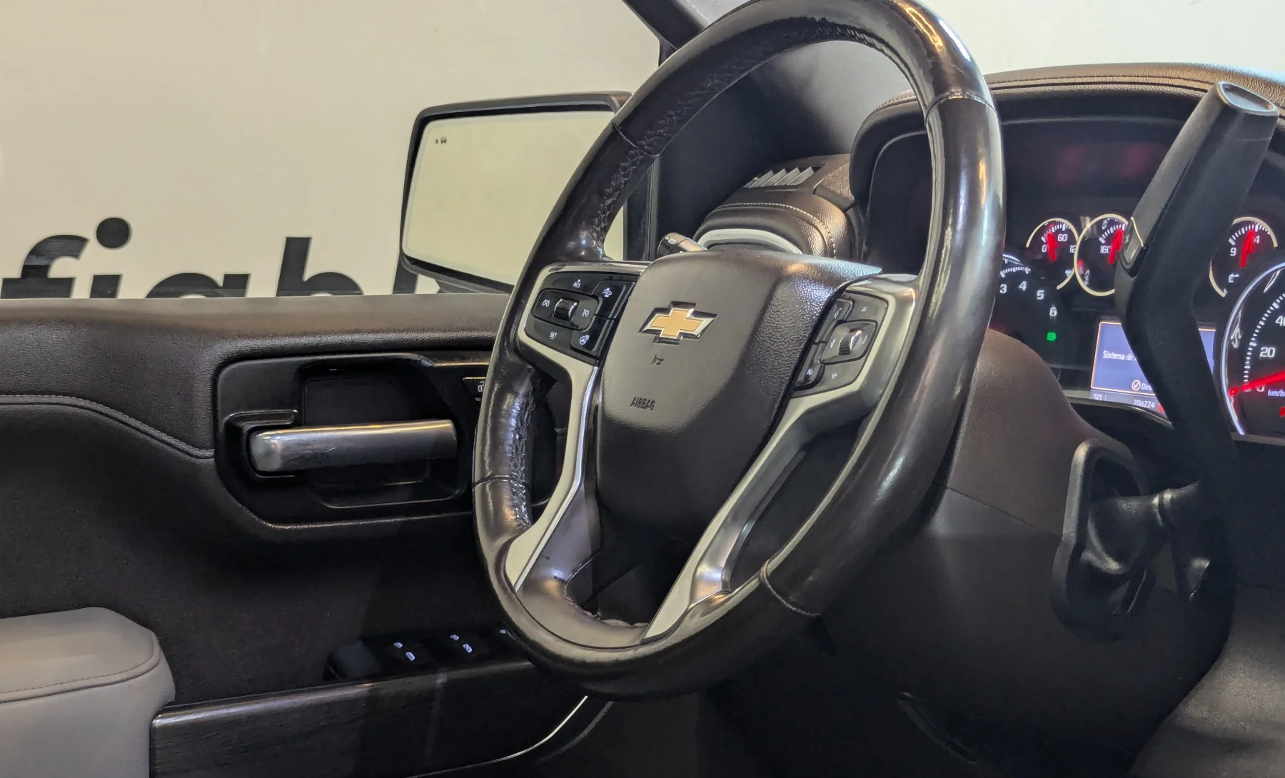 Chevrolet Silverado 1500 LTZ 2019 — interior 3 de 10