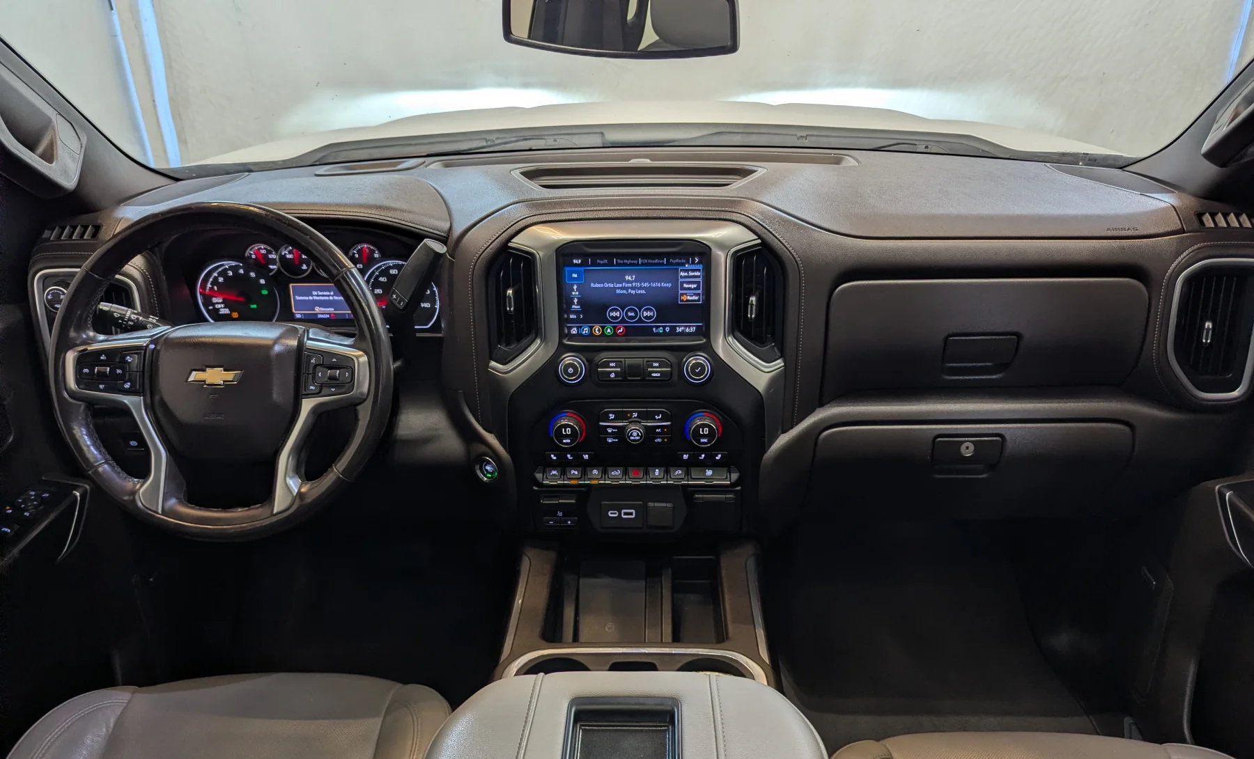 Chevrolet Silverado 1500 LTZ 2019 — interior 4 de 10