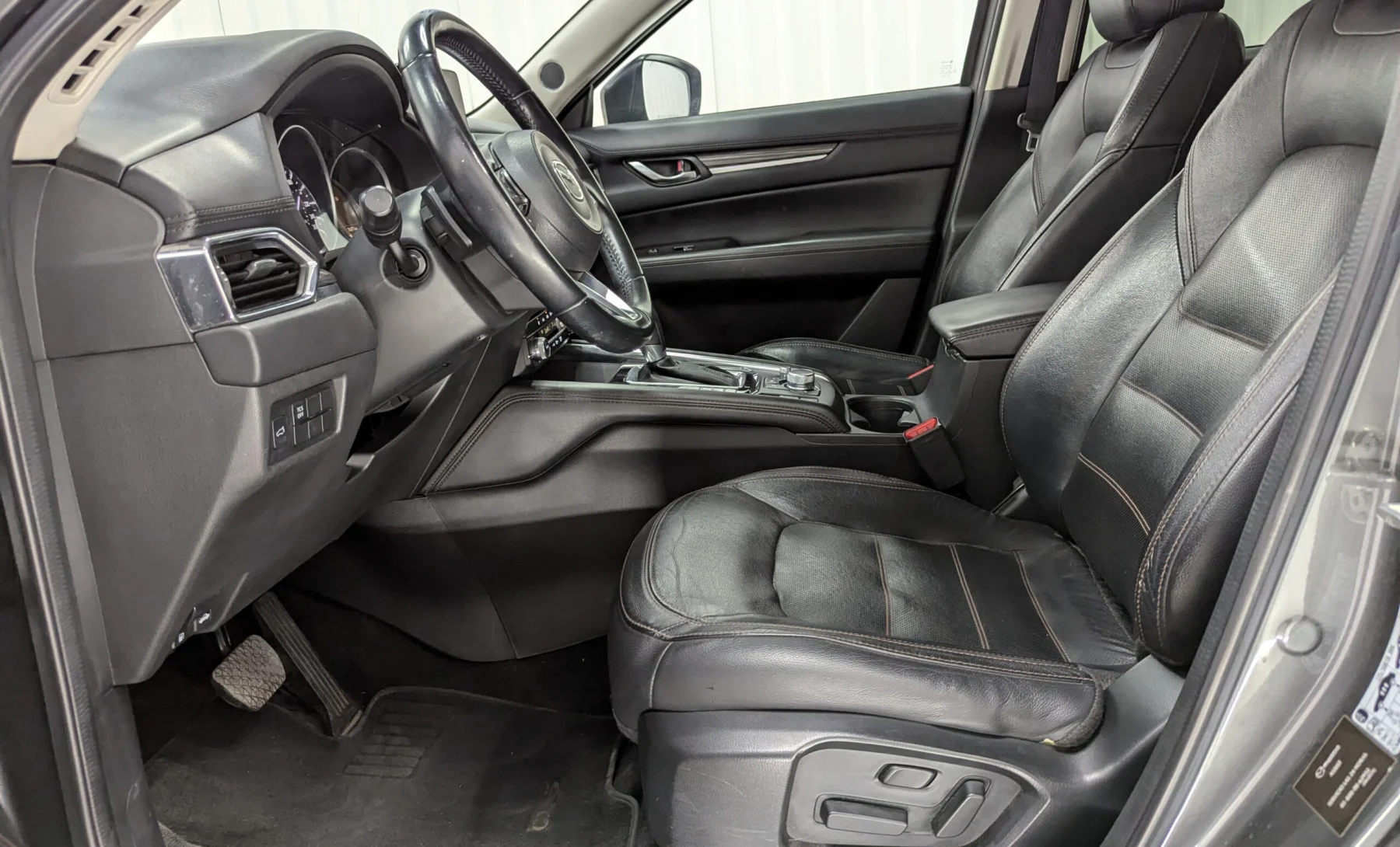 Mazda CX-5 Grand Touring Reserve 2020 — interior 1 de 4