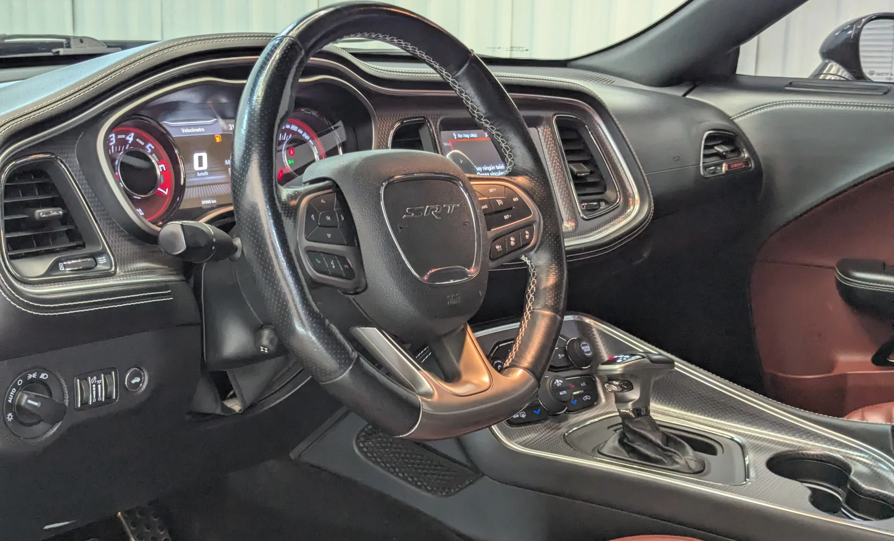 Dodge Challenger SRT Hellcat Widebody 2020 — interior 1 de 10