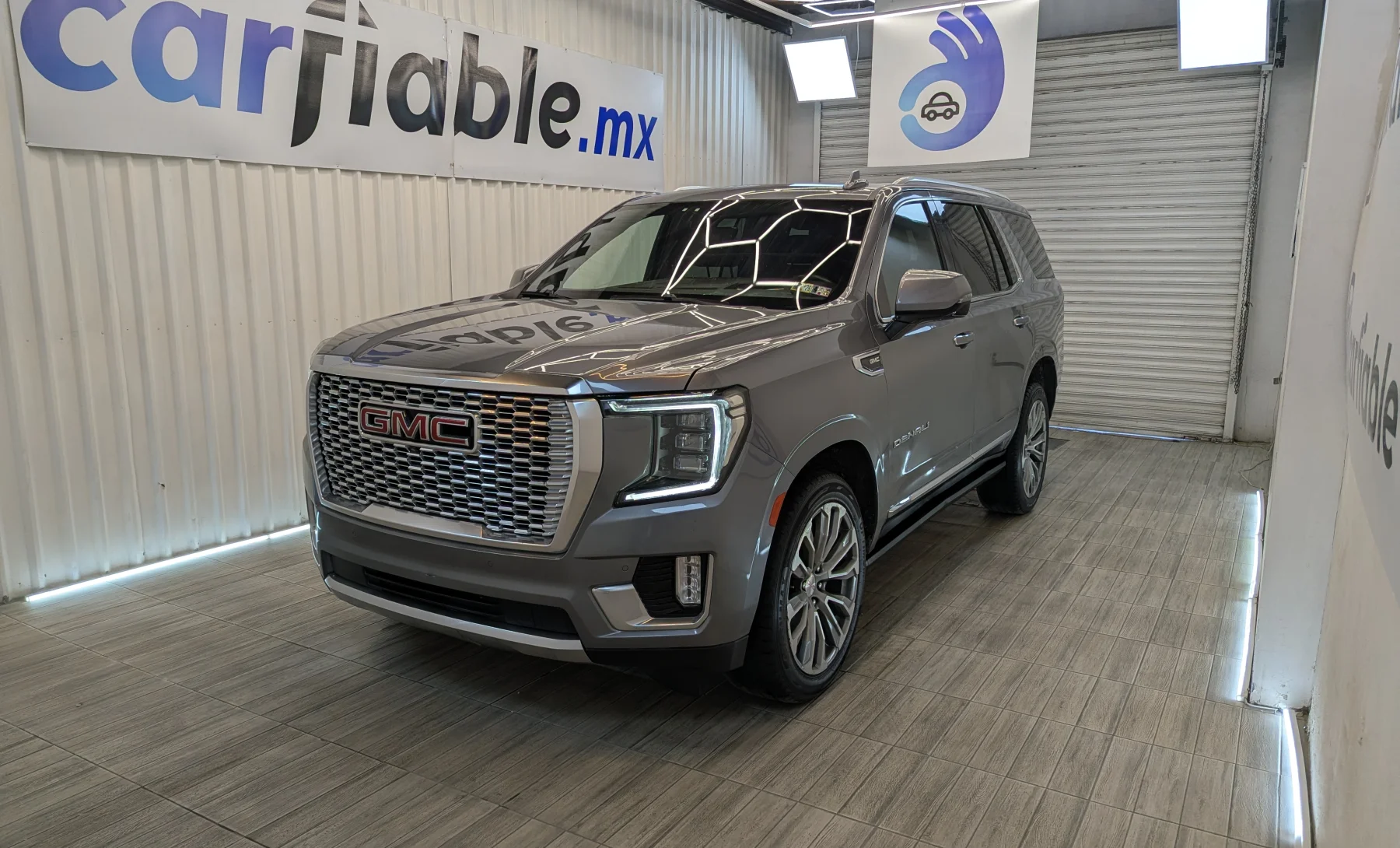 GMC Yukon Denali 2021 — exterior 1 de 10