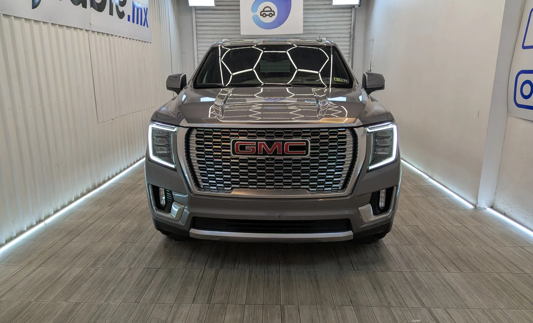 GMC Yukon Denali 2021 — exterior 2 de 10