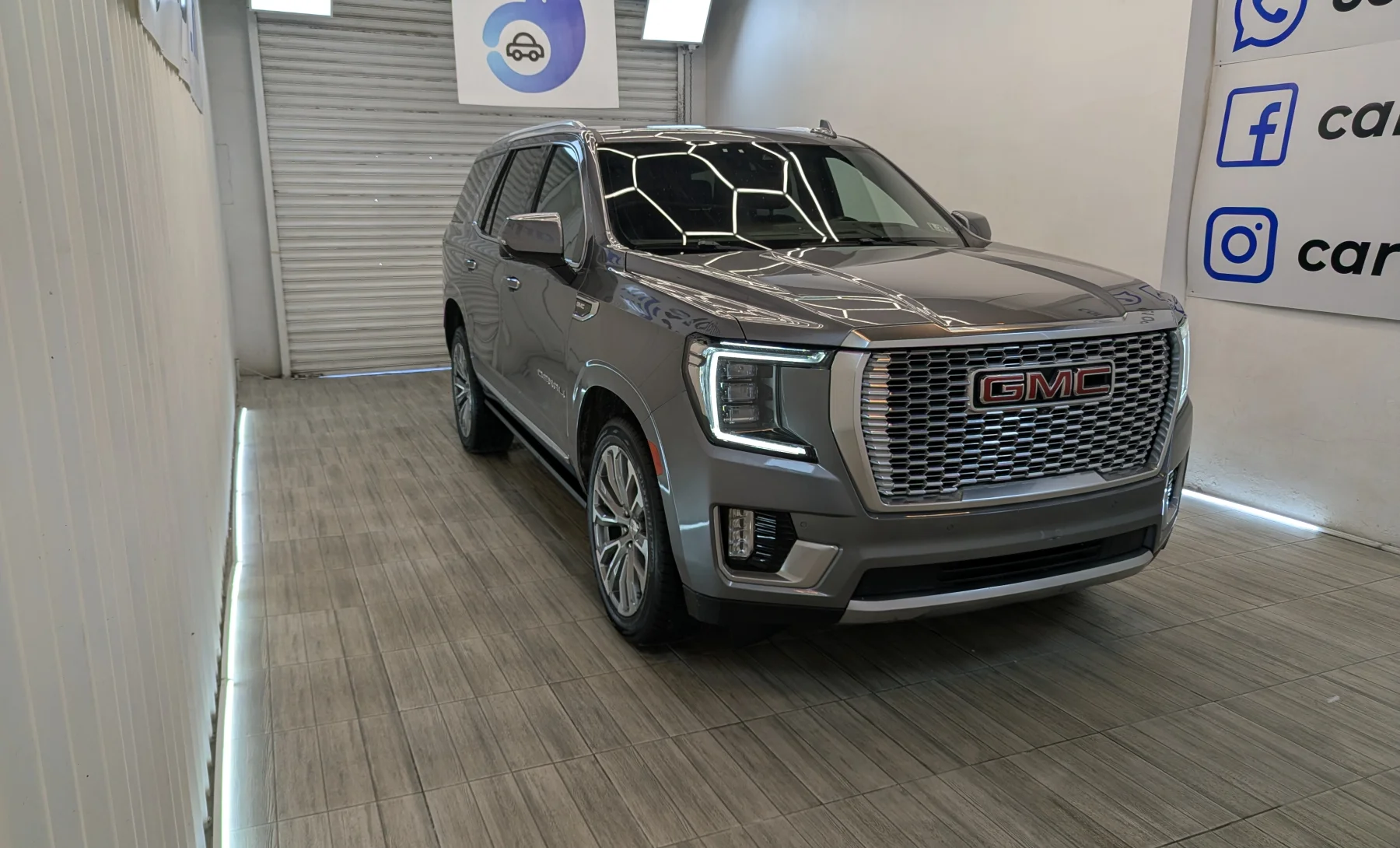 GMC Yukon Denali 2021 — exterior 3 de 10