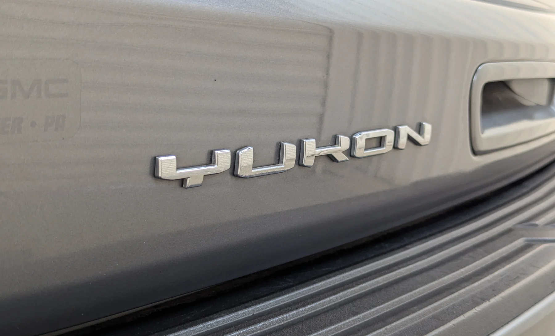 GMC Yukon Denali 2021 — exterior 8 de 10