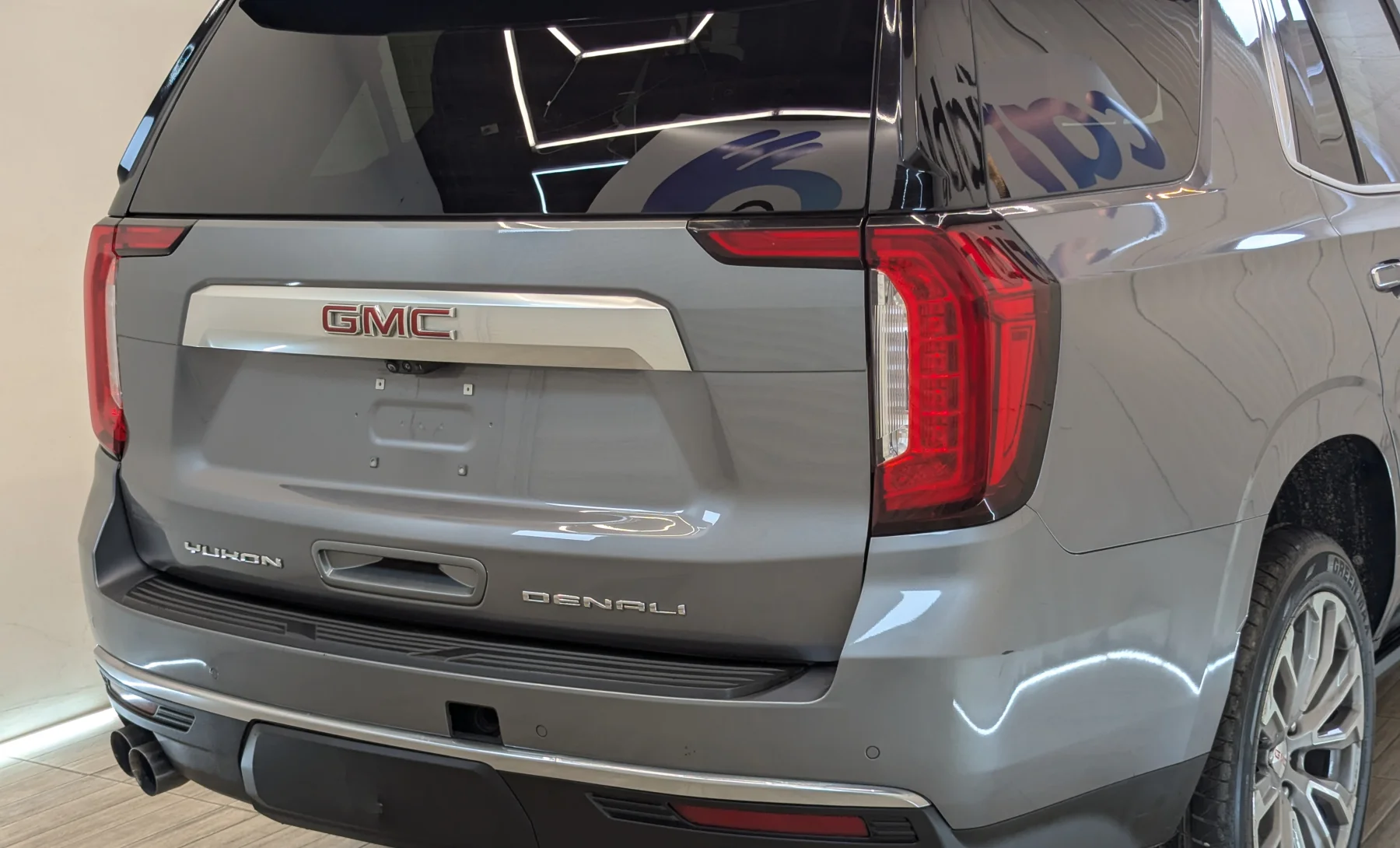 GMC Yukon Denali 2021 — exterior 9 de 10