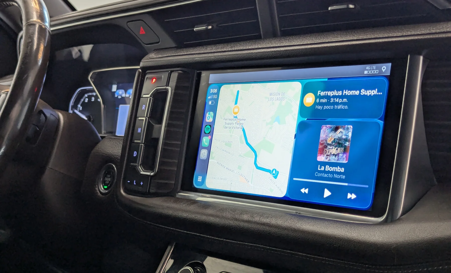 GMC Yukon Denali 2021 — interior 4 de 10