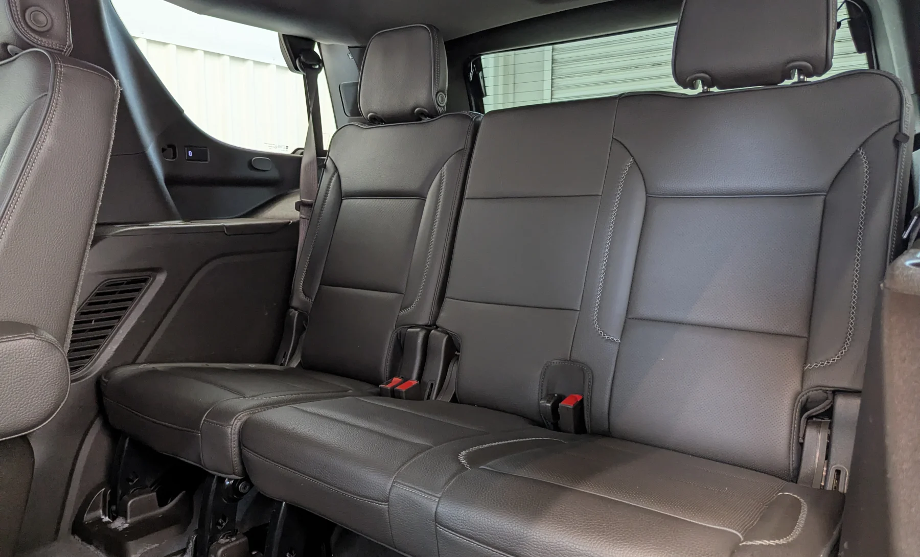 GMC Yukon Denali 2021 — interior 9 de 10