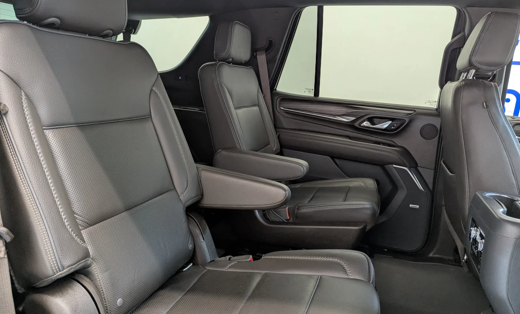 GMC Yukon Denali 2021 — interior 8 de 10