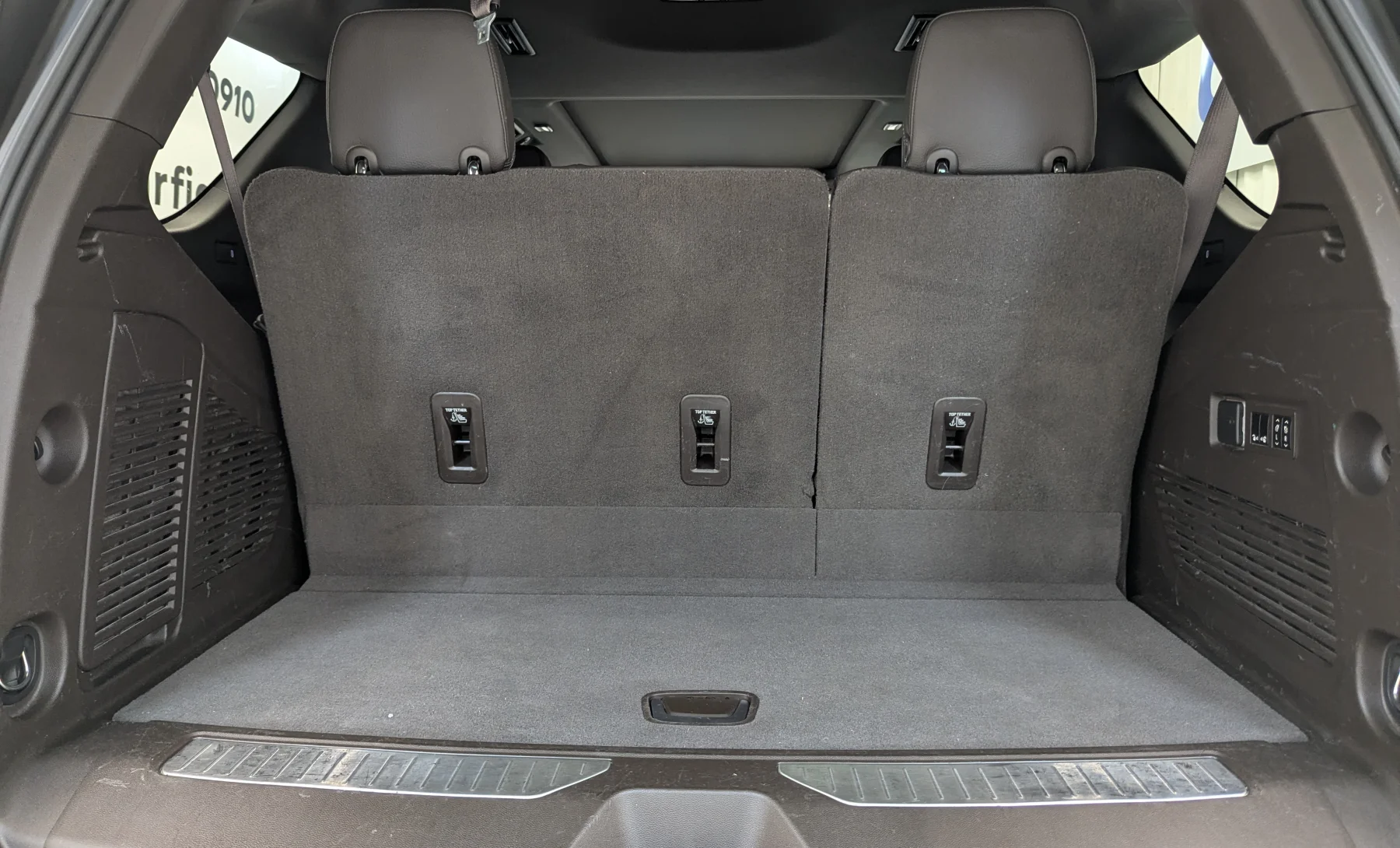 GMC Yukon Denali 2021 — interior 10 de 10