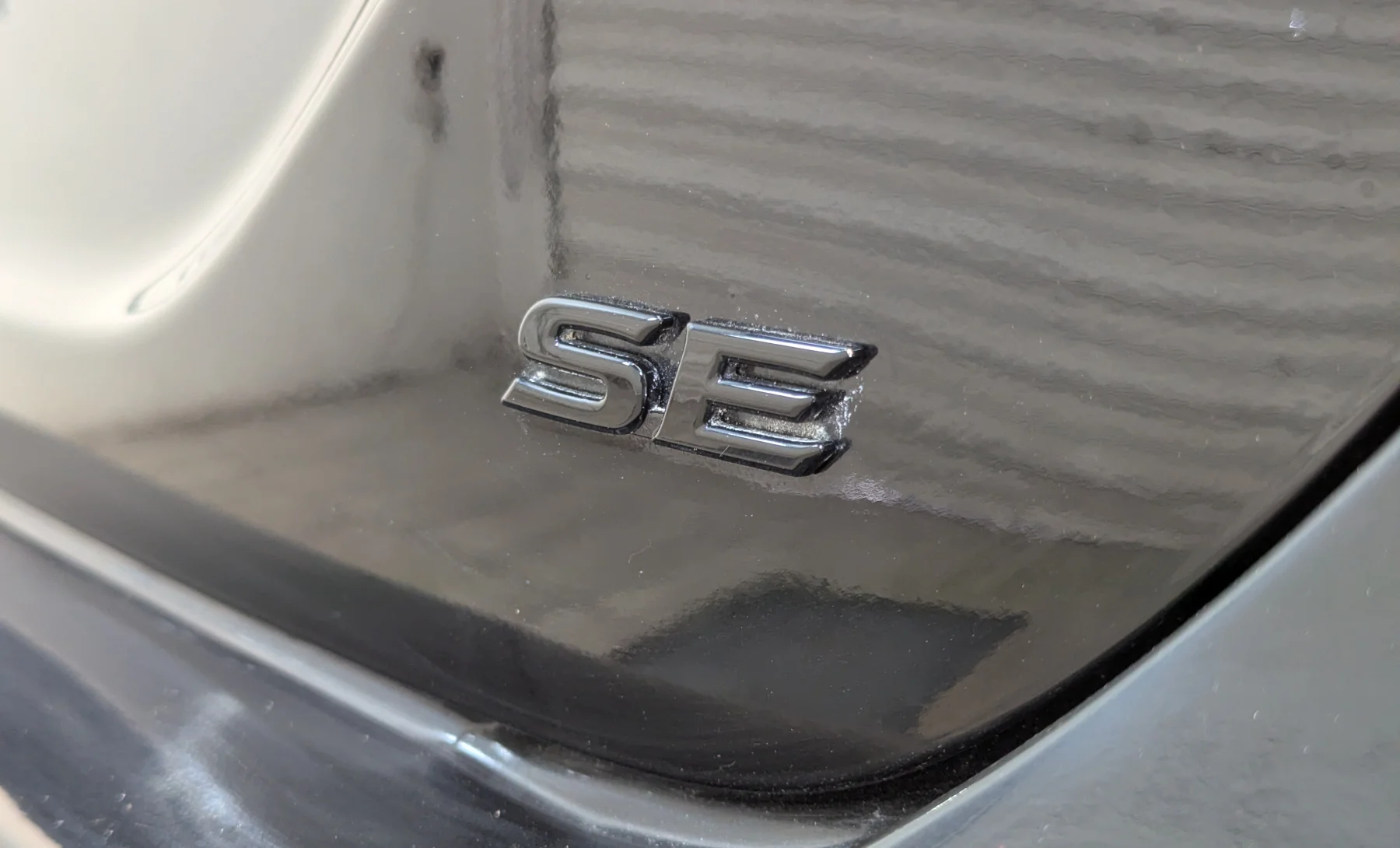 Toyota Camry SE 2019 — exterior 8 de 10