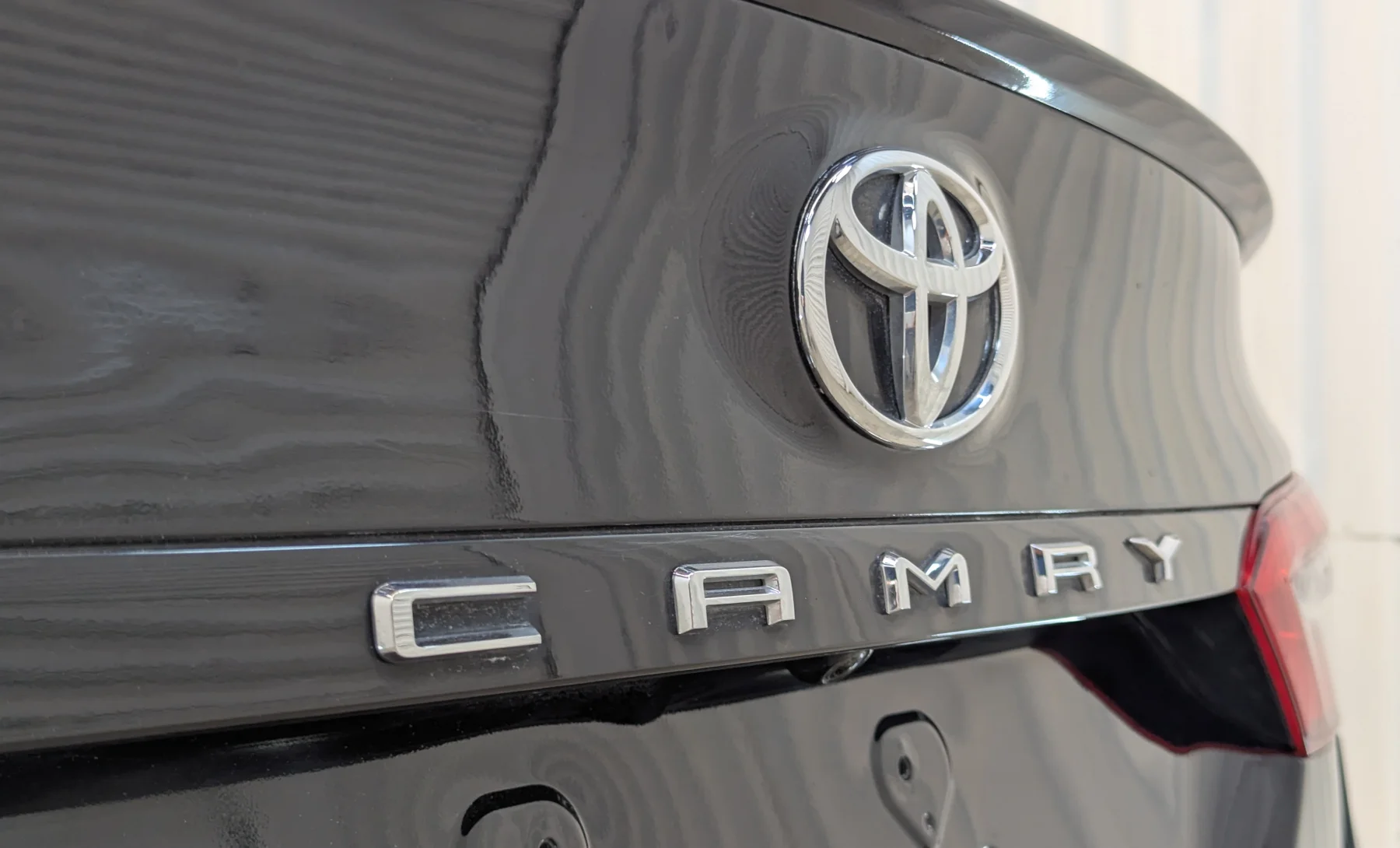 Toyota Camry SE 2019 — exterior 9 de 10