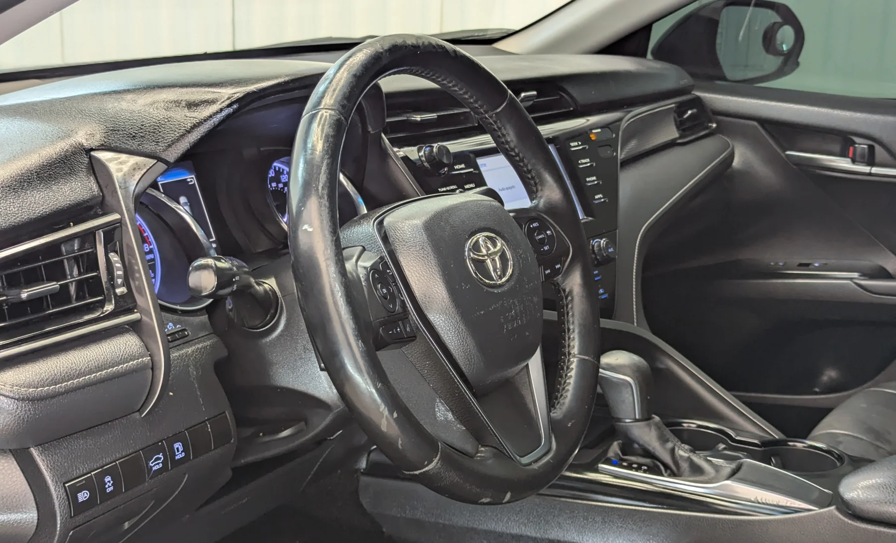 Toyota Camry SE 2019 — interior 1 de 10