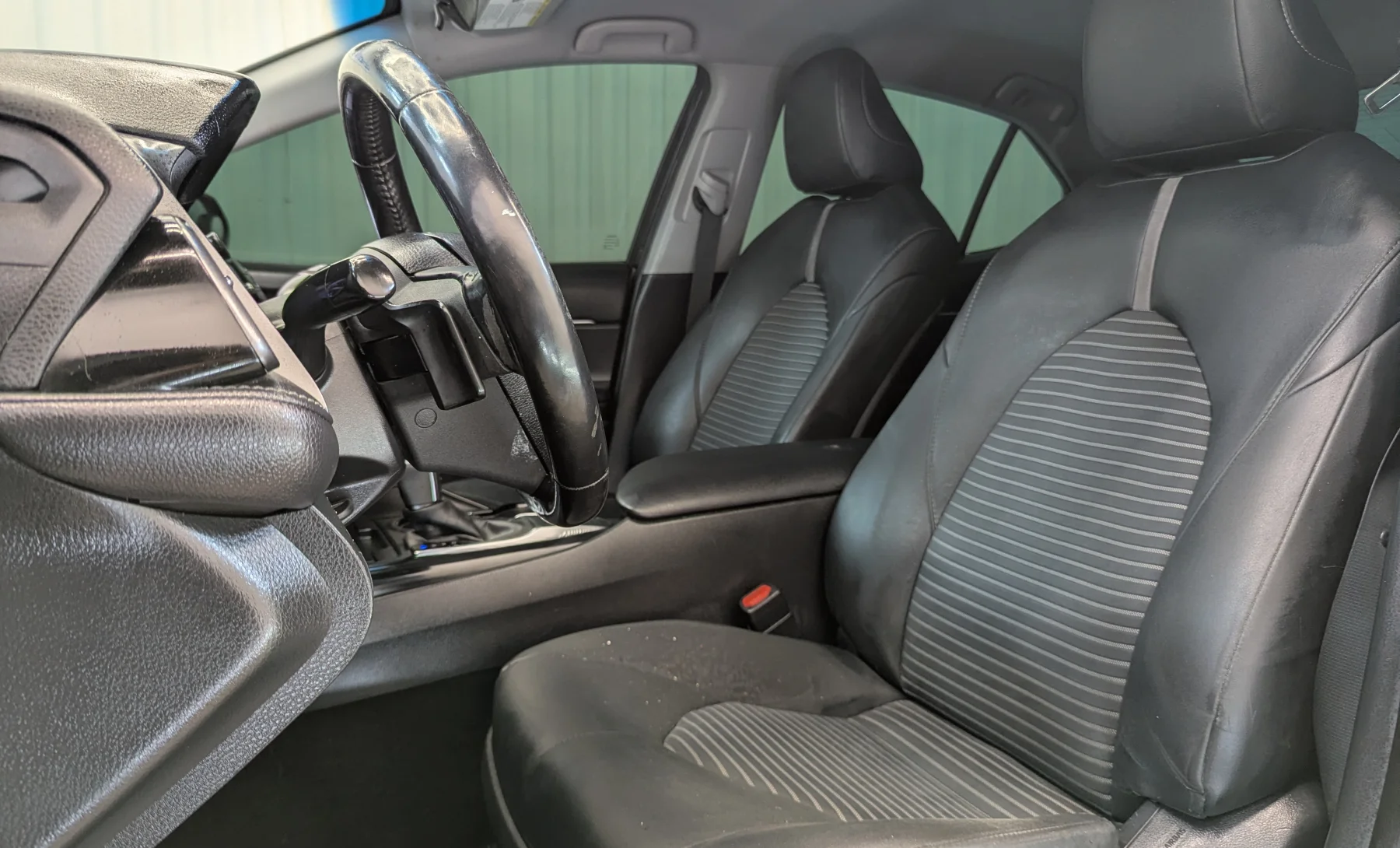Toyota Camry SE 2019 — interior 2 de 10