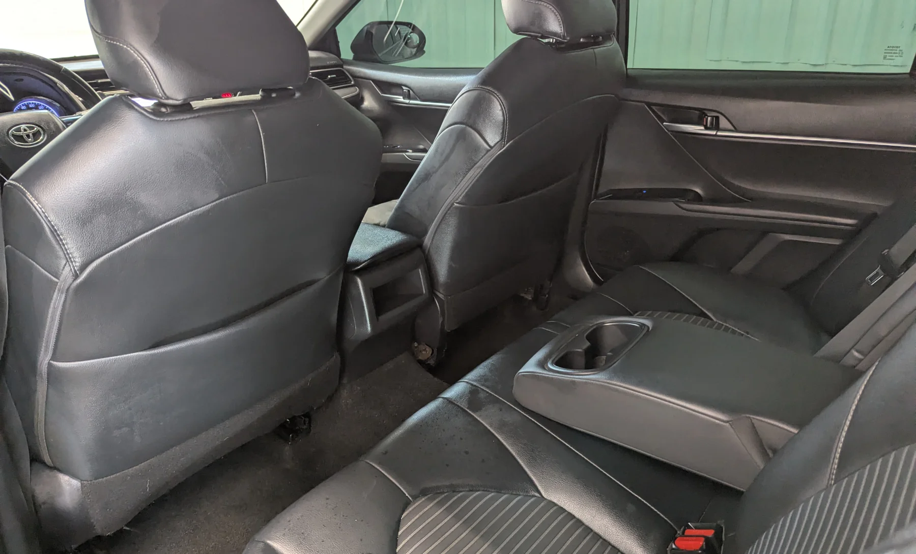 Toyota Camry SE 2019 — interior 10 de 10