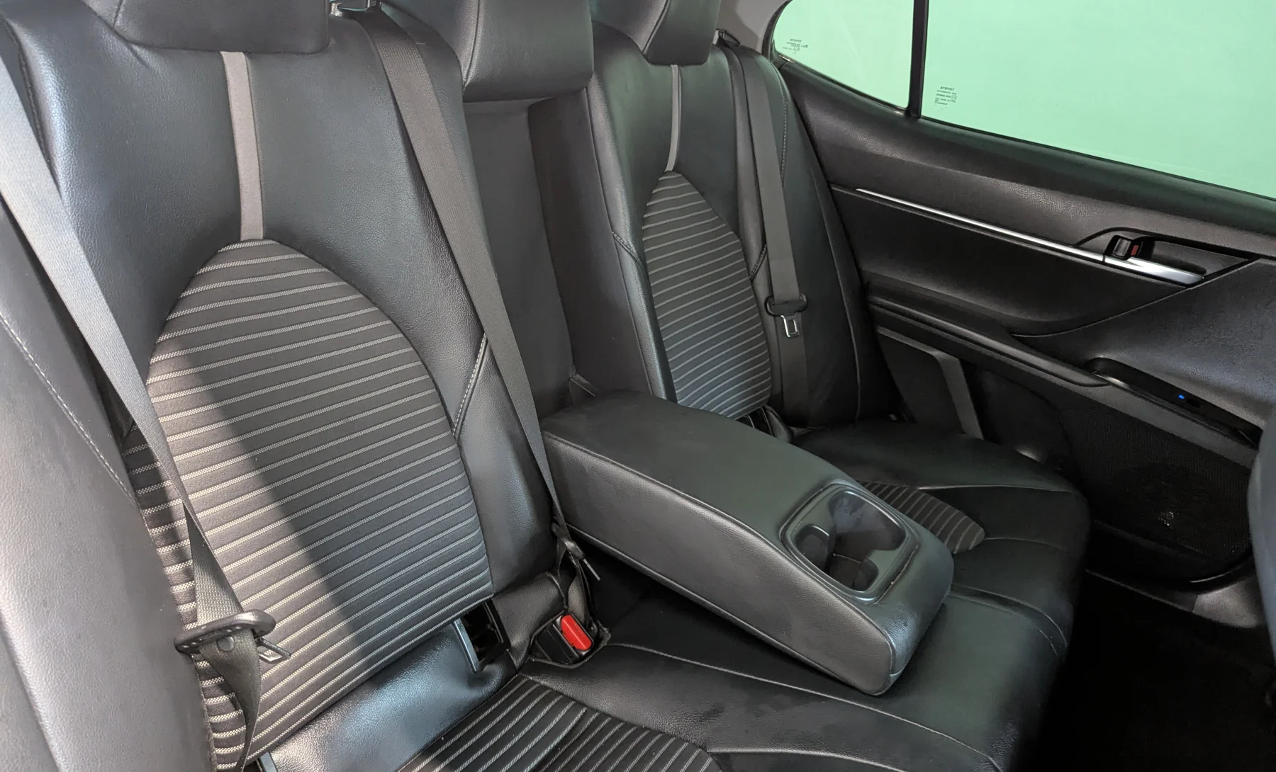 Toyota Camry SE 2019 — interior 9 de 10