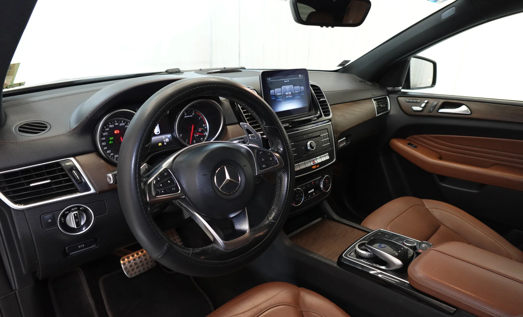 Mercedes-Benz GLE 43 BI TURBO 2018 — interior 1 de 10
