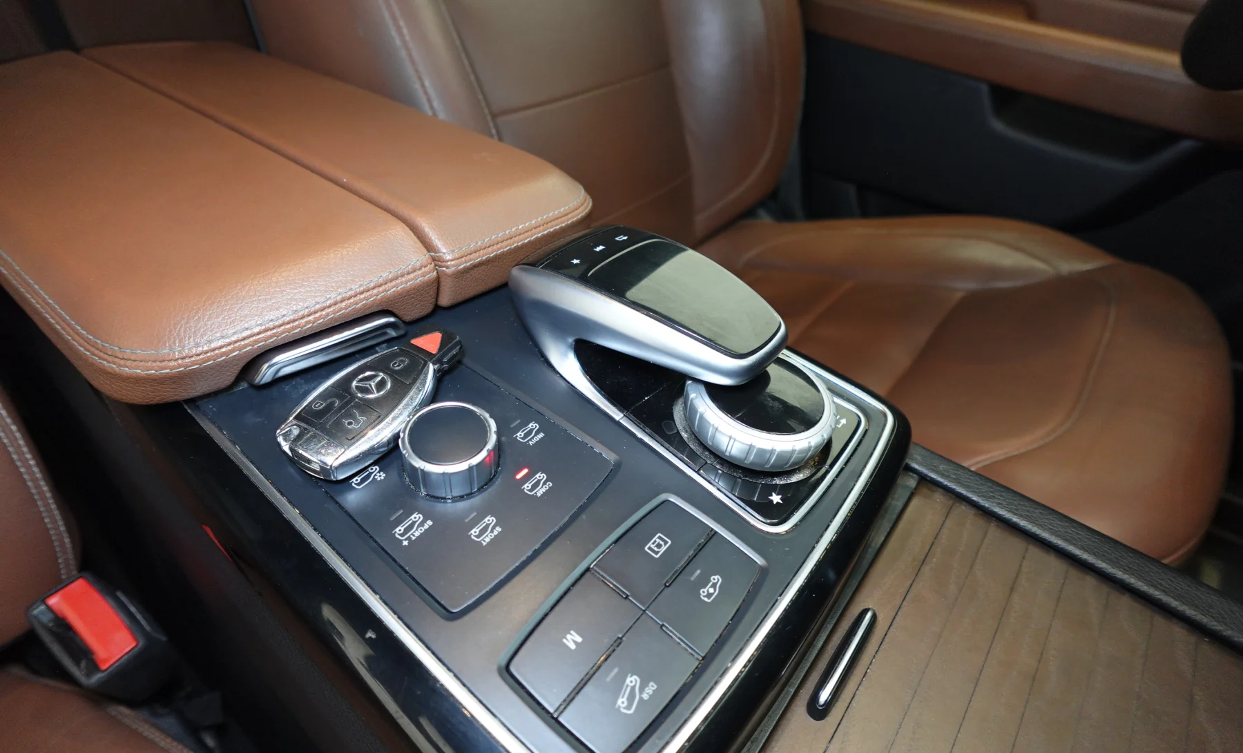 Mercedes-Benz GLE 43 BI TURBO 2018 — interior 4 de 10