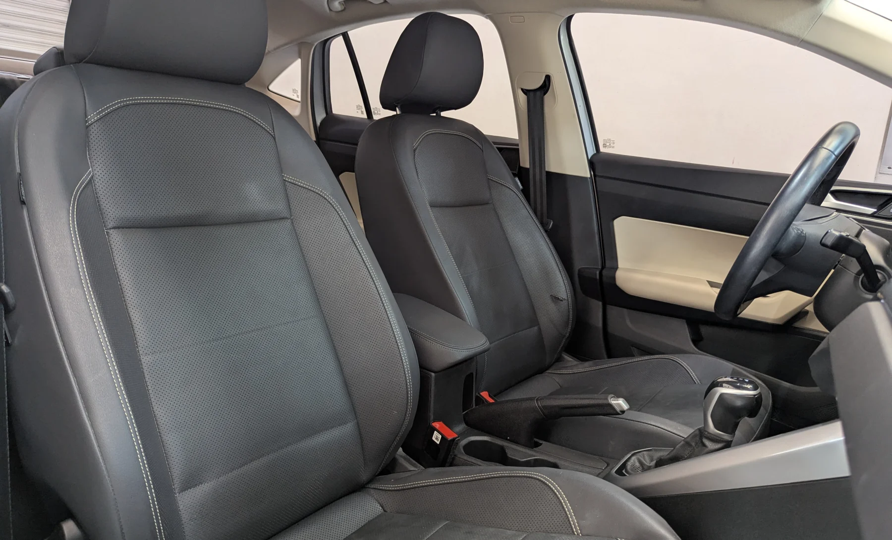 Volkswagen Virtus Highline 2024 — interior 2 de 10