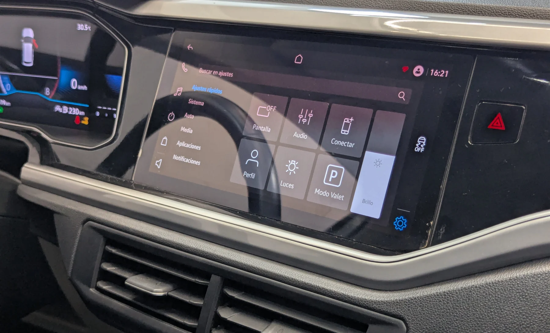Volkswagen Virtus Highline 2024 — interior 3 de 10