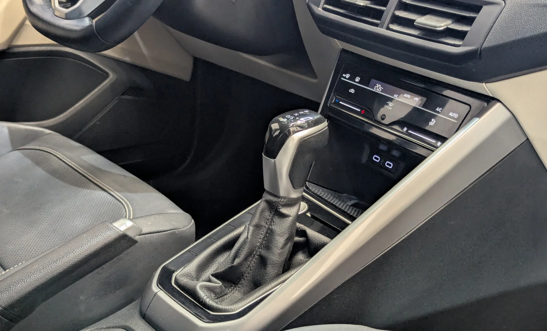 Volkswagen Virtus Highline 2024 — interior 4 de 10