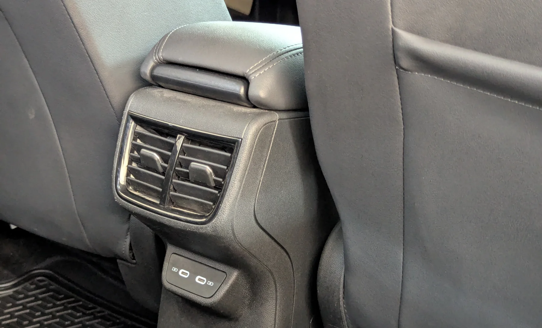 Volkswagen Virtus Highline 2024 — interior 9 de 10