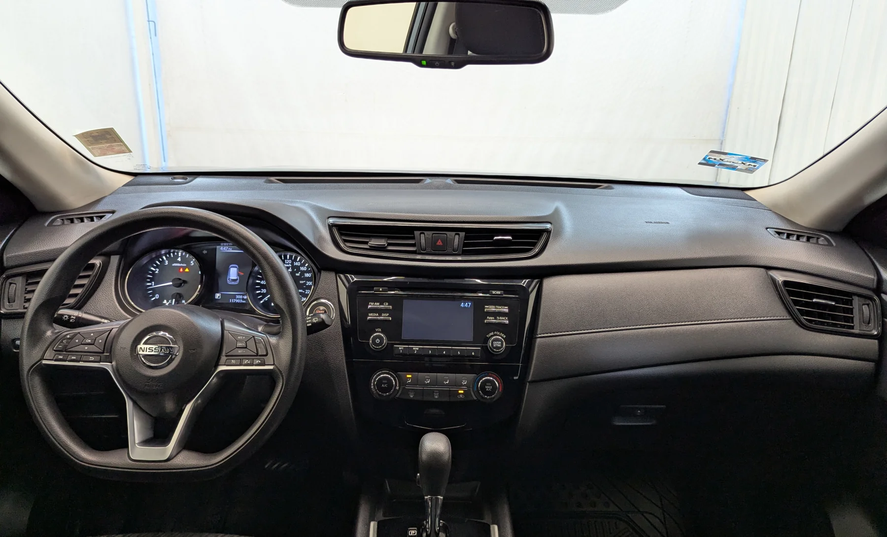 Nissan X-Trail Sense 2018 — interior 4 de 10