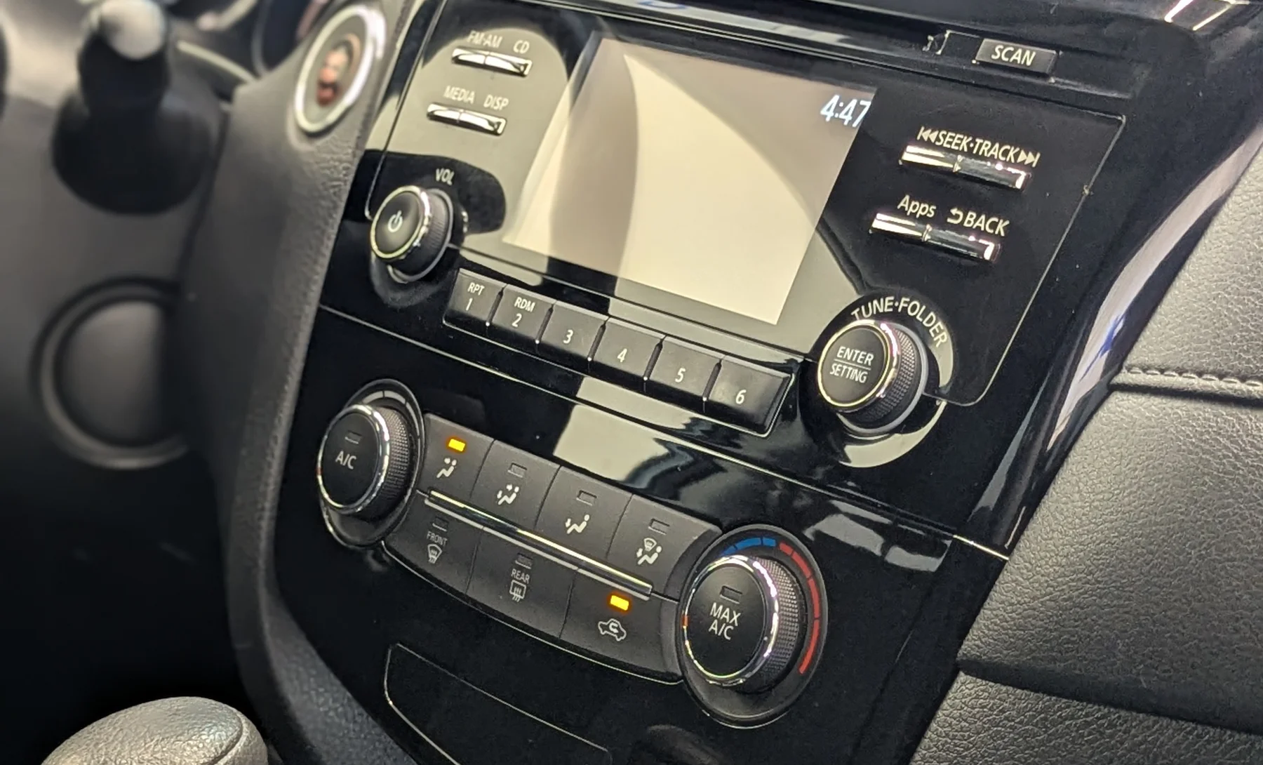 Nissan X-Trail Sense 2018 — interior 6 de 10