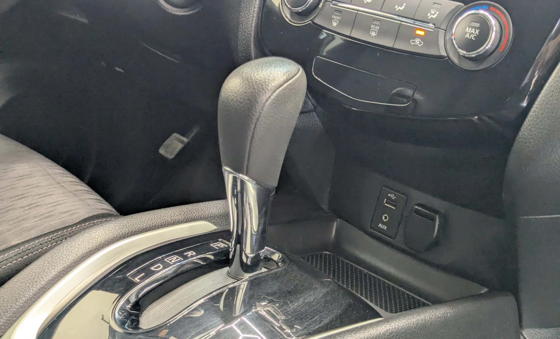 Nissan X-Trail Sense 2018 — interior 7 de 10