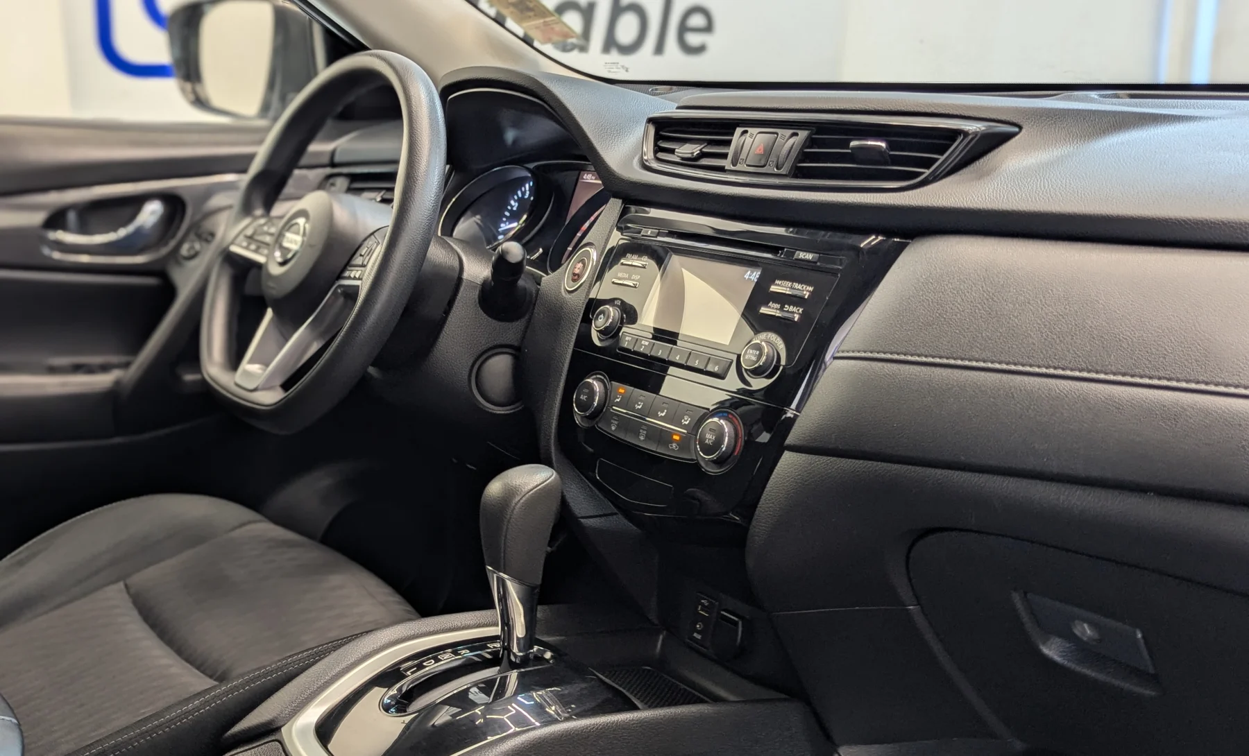 Nissan X-Trail Sense 2018 — interior 8 de 10