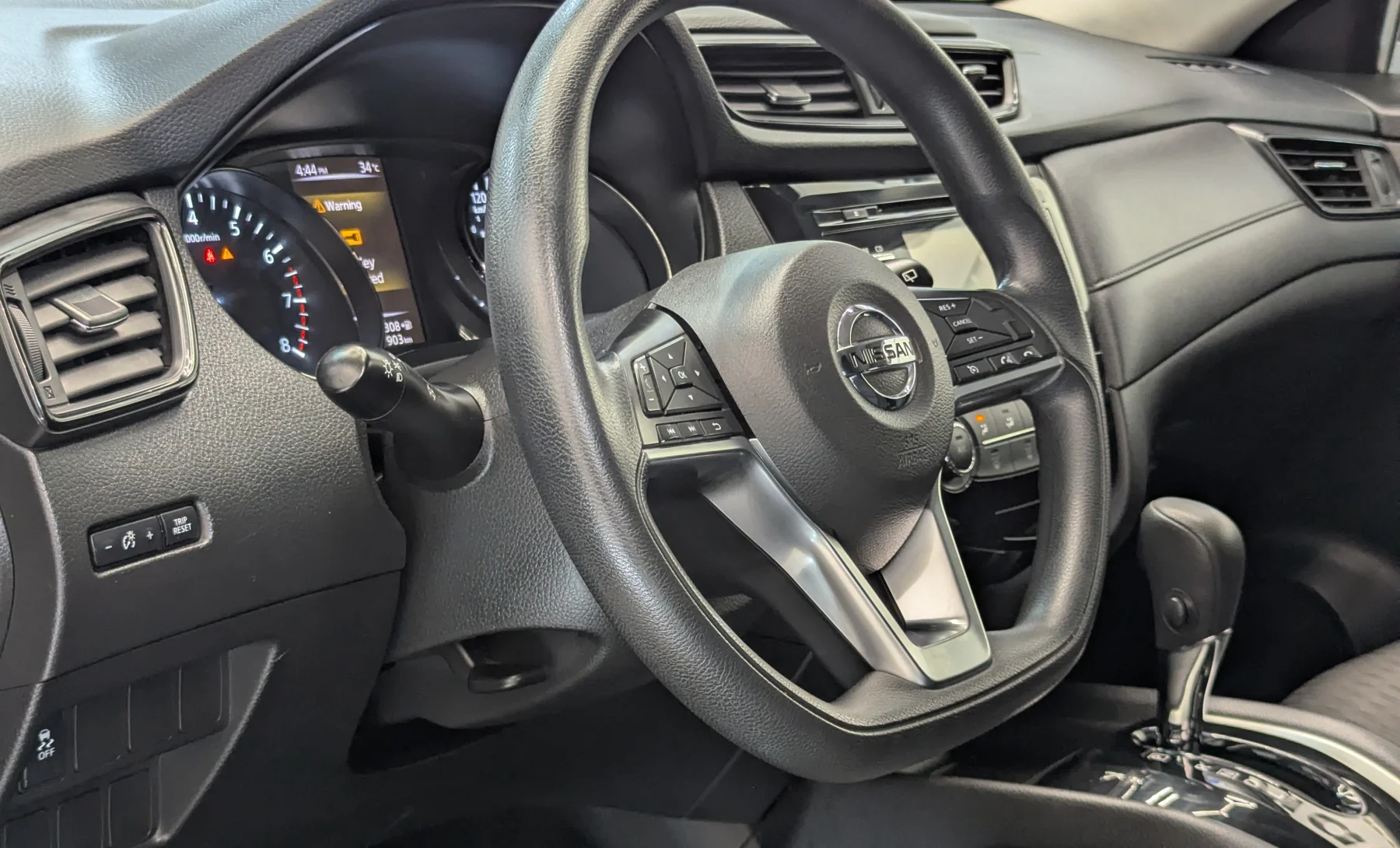 Nissan X-Trail Sense 2018 — interior 1 de 10