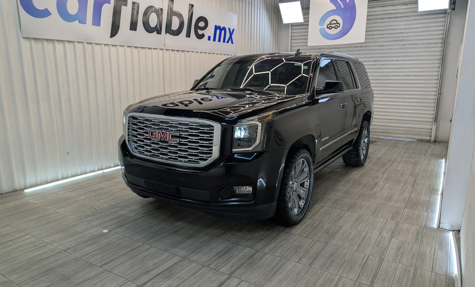 GMC Yukon XL Denali 2020 — exterior 1 de 10