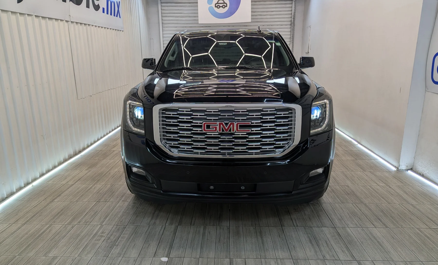 GMC Yukon XL Denali 2020 — exterior 2 de 10
