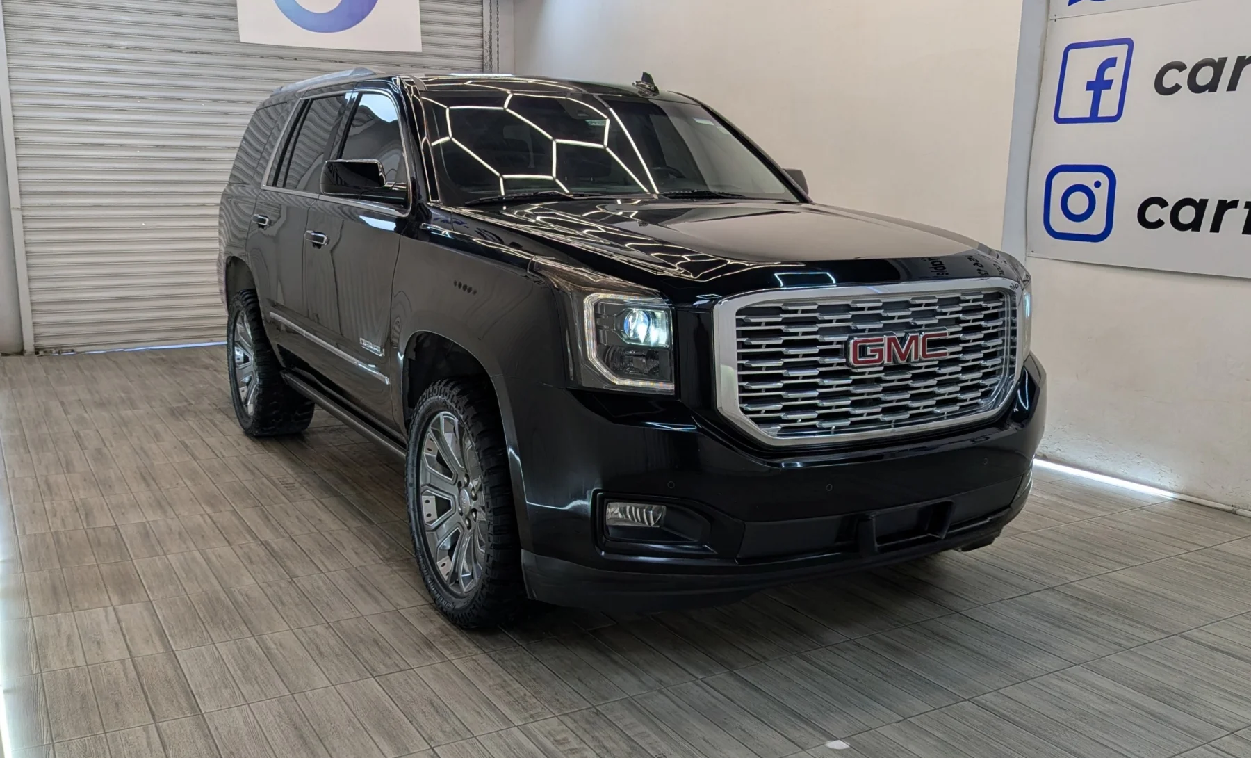 GMC Yukon XL Denali 2020 — exterior 3 de 10