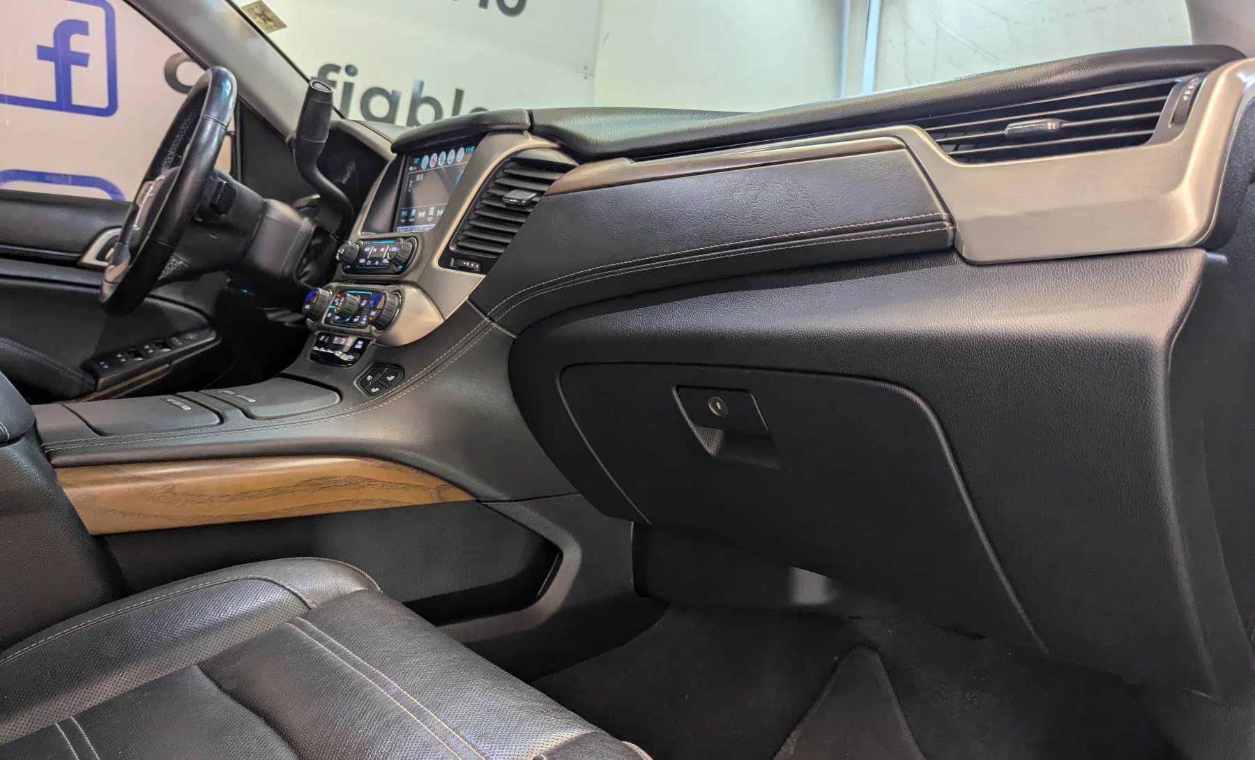 GMC Yukon XL Denali 2020 — interior 6 de 10